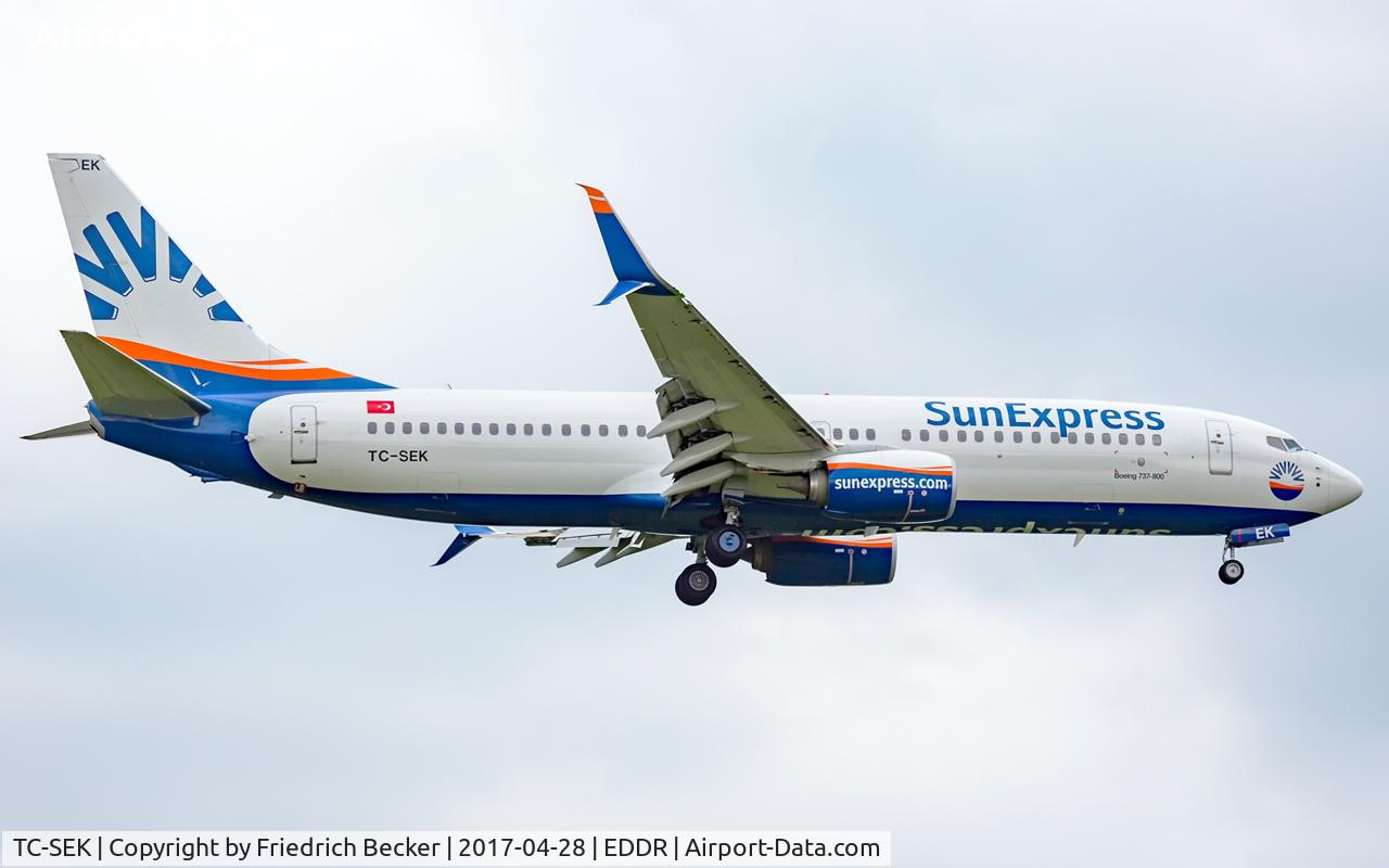 TC-SEK, 2015 Boeing 737-8HC C/N 61172, on final RW27