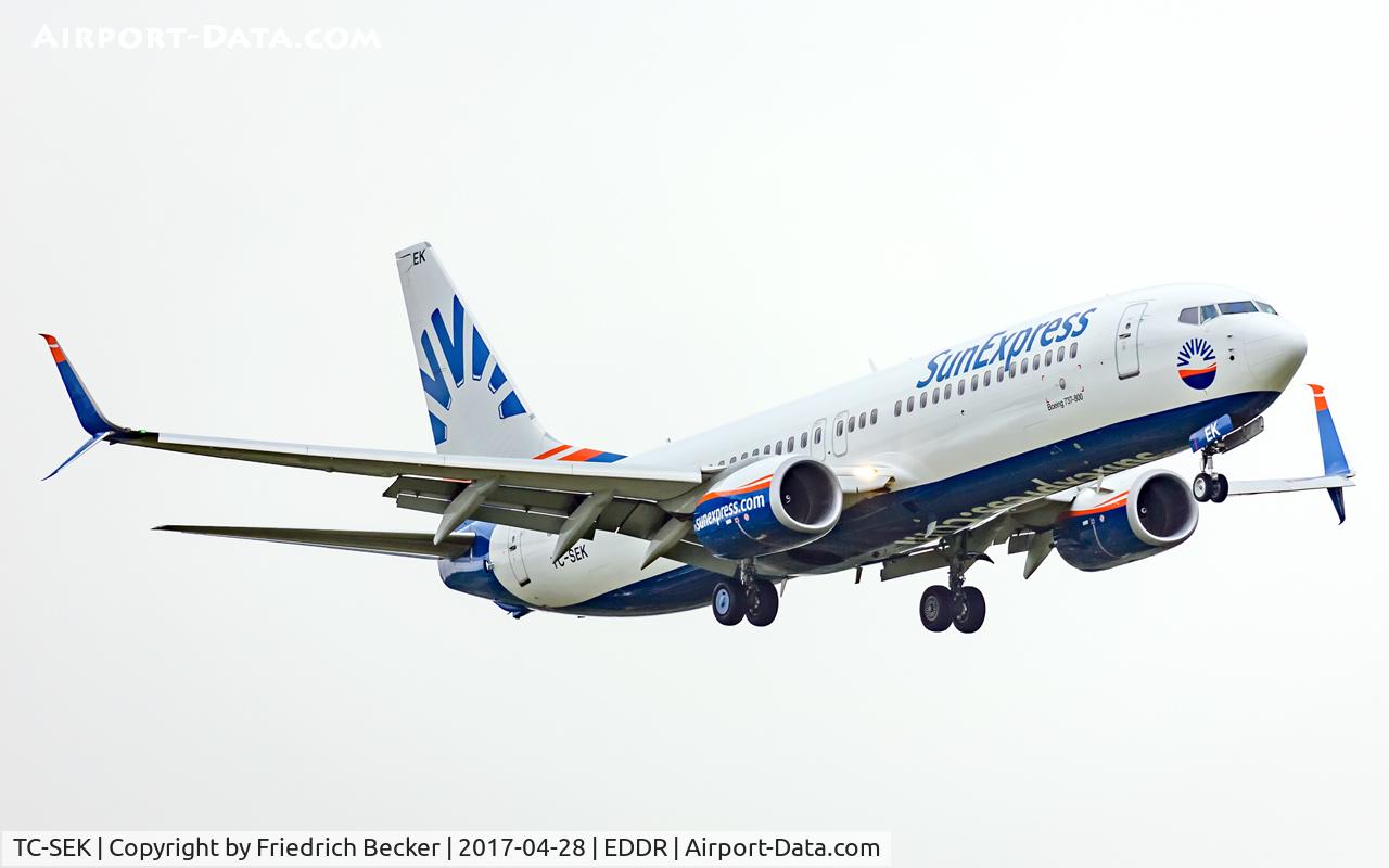 TC-SEK, 2015 Boeing 737-8HC C/N 61172, on final RW27