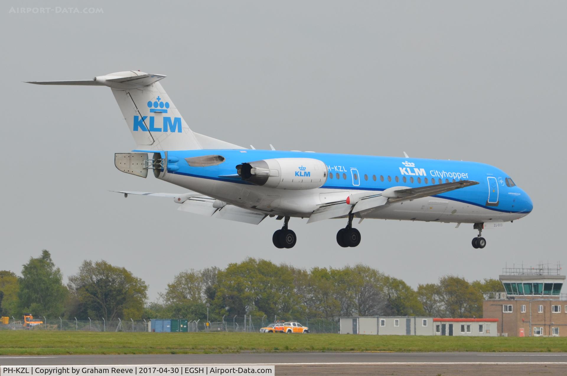 PH-KZL, 1995 Fokker 70 (F-28-0070) C/N 11536, Landing at Norwich.