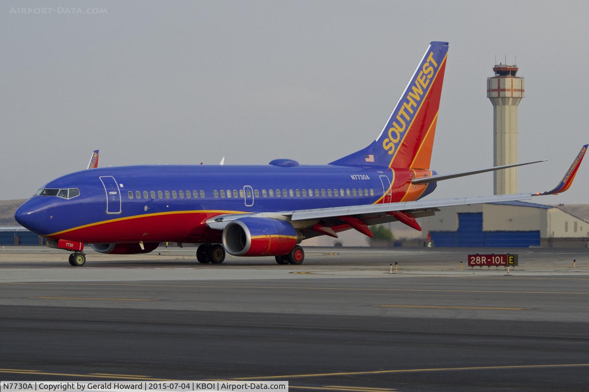 N7730A, 2006 Boeing 737-7BD C/N 33926, Taxiing of Echo to the ramp.