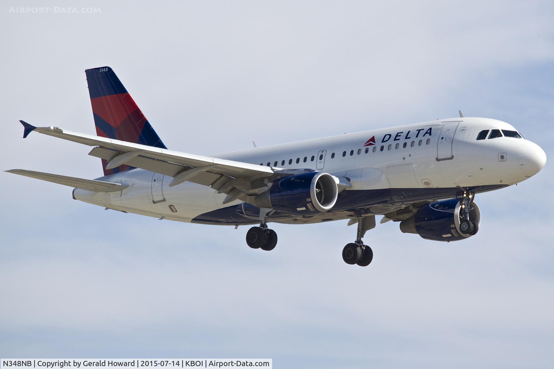 N348NB, 2002 Airbus A319-114 C/N 1810, On final for RWY 10R.