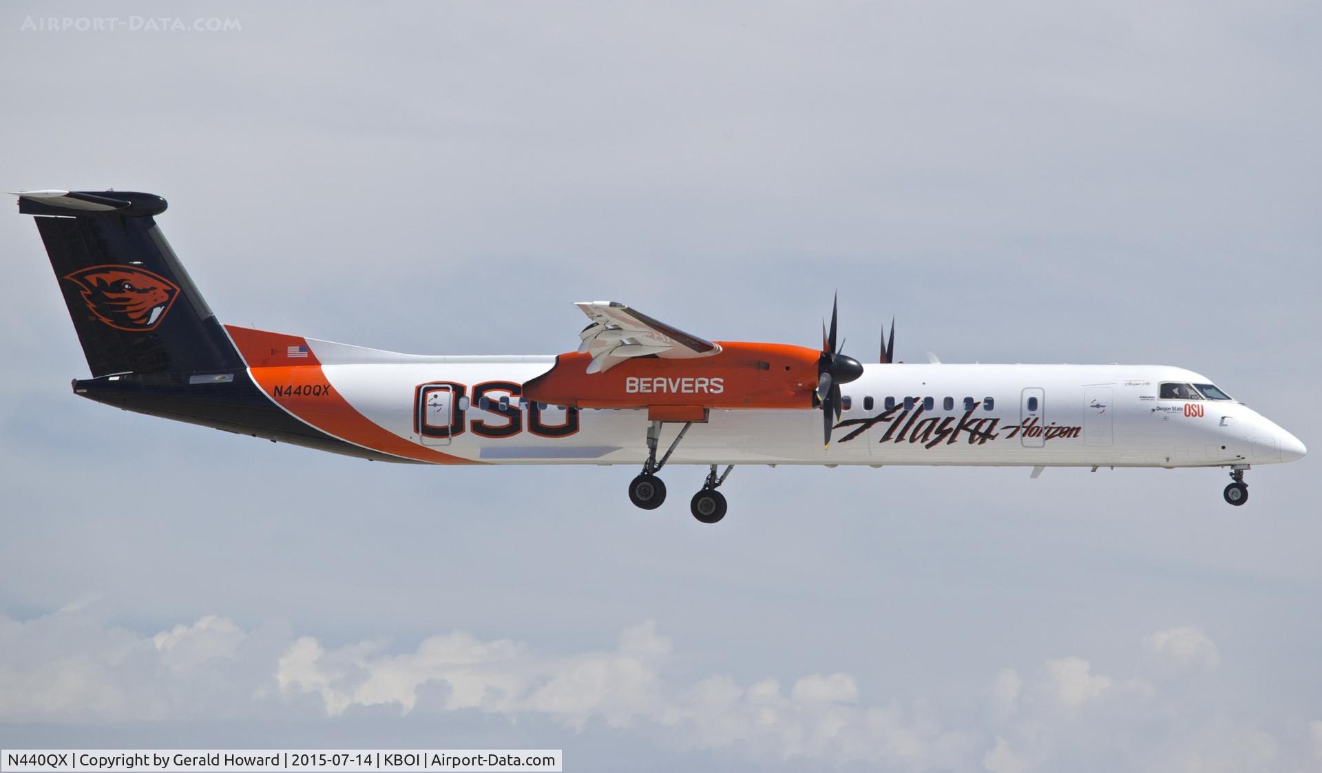 N440QX, 2010 Bombardier DHC-8-402 Dash 8 C/N 4347, On final for RWY 10R.
