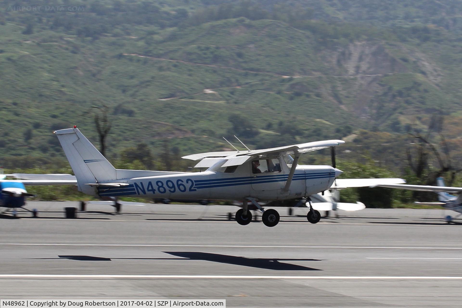 N48962, 1977 Cessna 152 C/N 15281075, 1977 Cessna 152, Lycoming O-235 115 Hp, landing Rwy 22