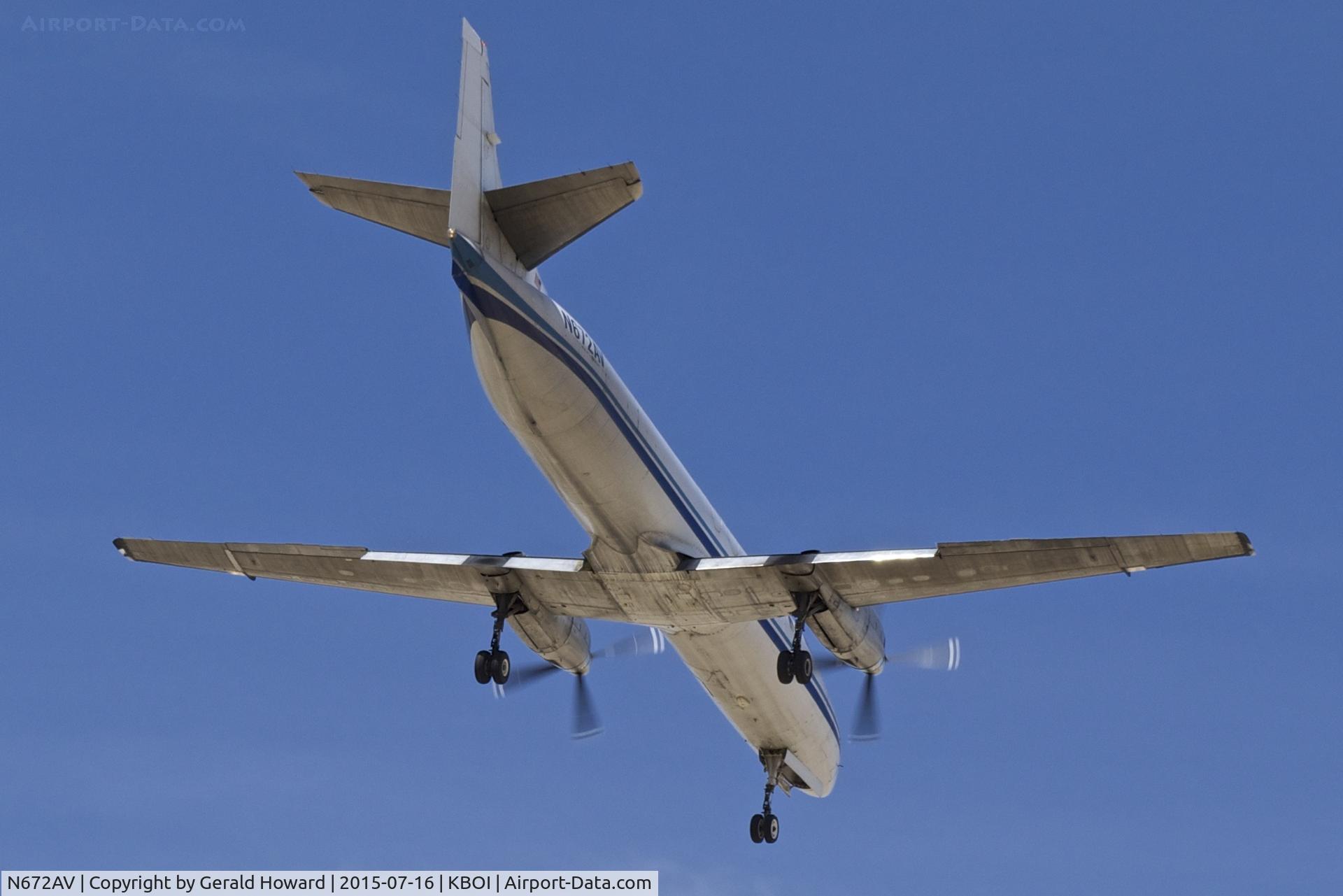 N672AV, Fairchild SA-227AC Metro III C/N AC672, Landing approach to RWY 28L.