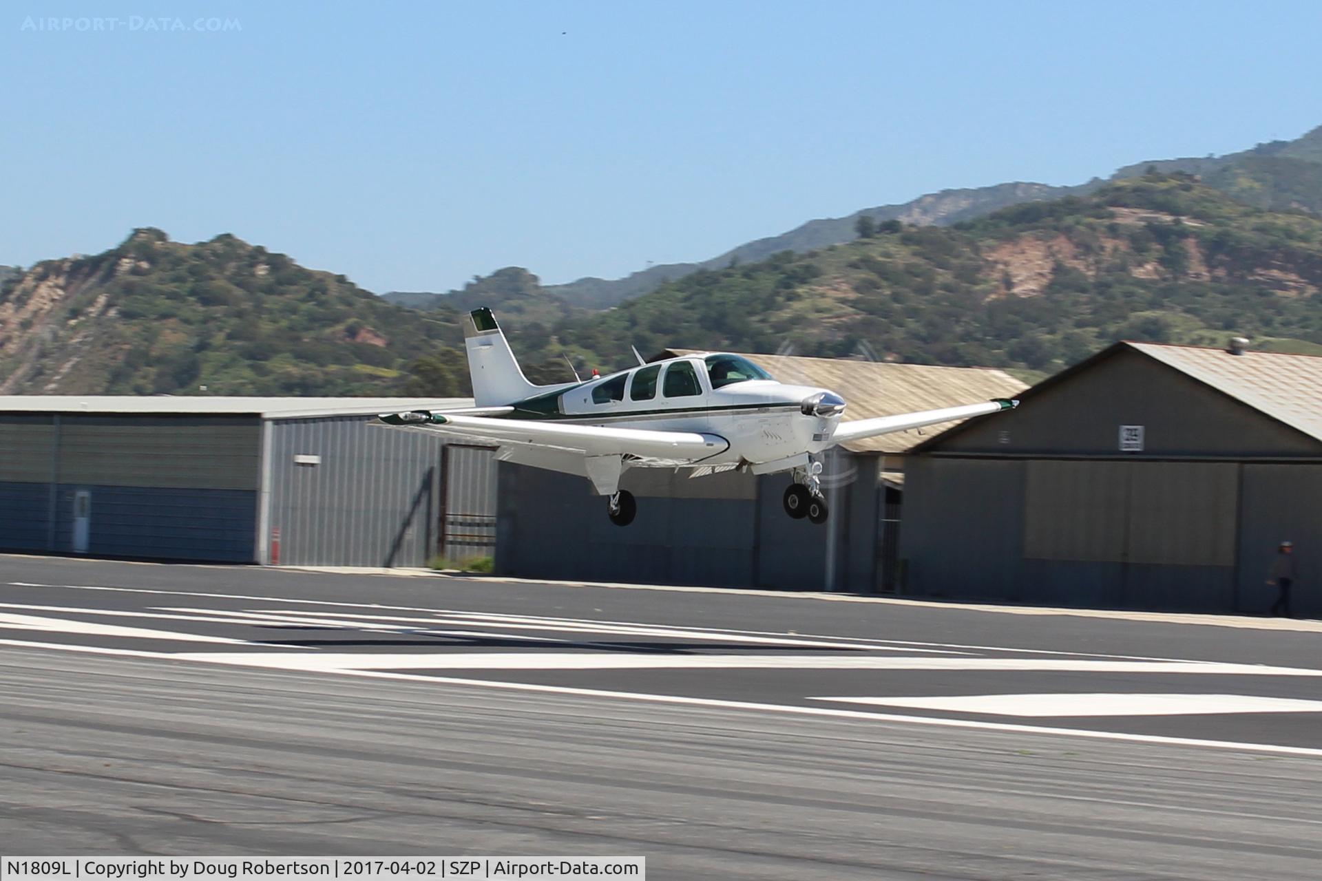 N1809L, 1976 Beech F33A Bonanza C/N CE-639, 1976 Beech F33A BONANZA, Continental IO-520 285 Hp, landing Rwy 22