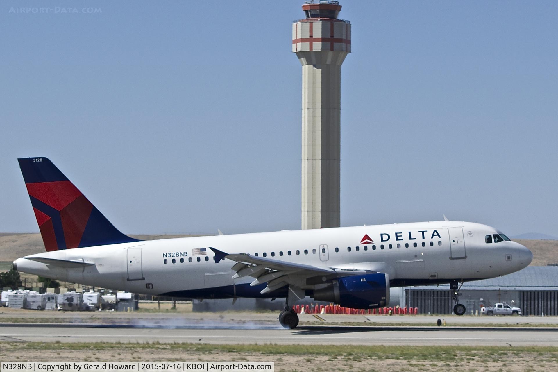 N328NB, 2001 Airbus A319-114 C/N 1520, Landing roll out on RWY 28L.
