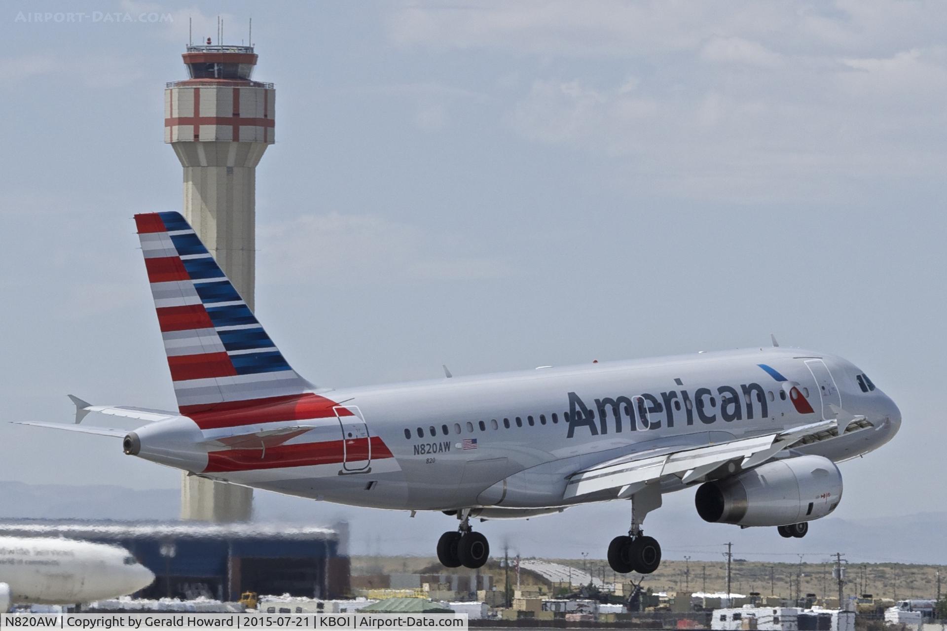 N820AW, 2000 Airbus A319-132 C/N 1397, Landing RWY 28R.