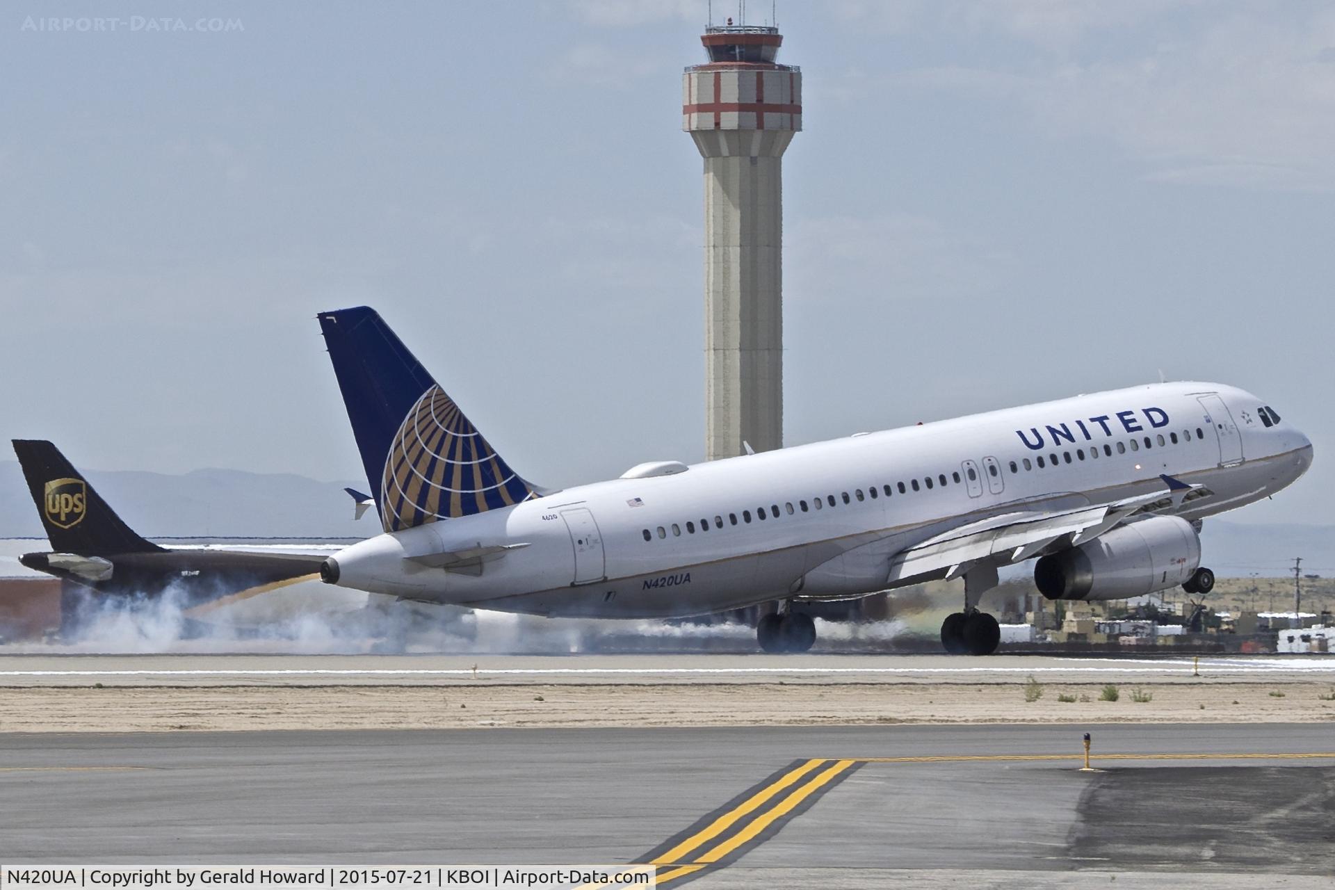 N420UA, 1994 Airbus A320-232 C/N 489, Touch down on RWY 28R.