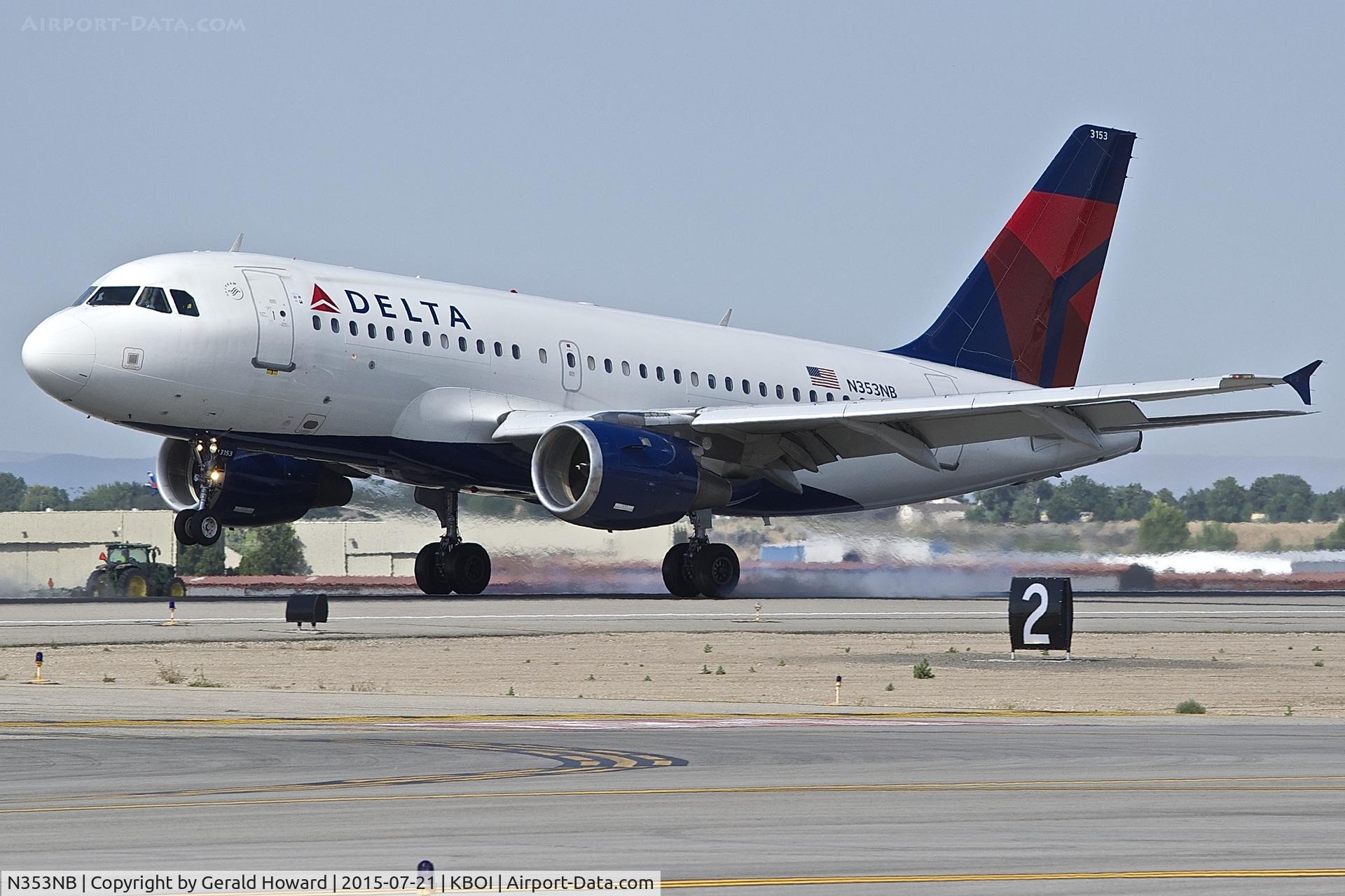 N353NB, 2002 Airbus A319-114 C/N 1828, Touch down on RWY 10L.