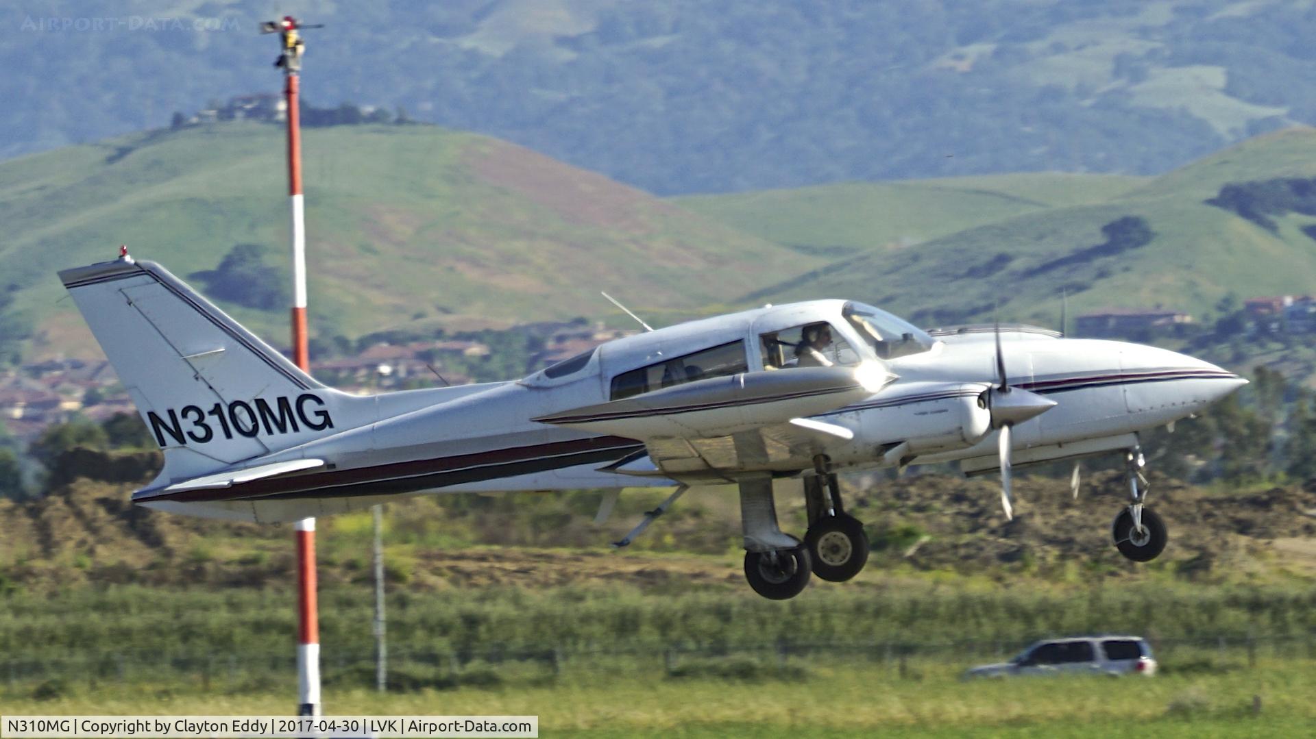 N310MG, 1976 Cessna T310R C/N 310R0724, Livermore Airport California 2017