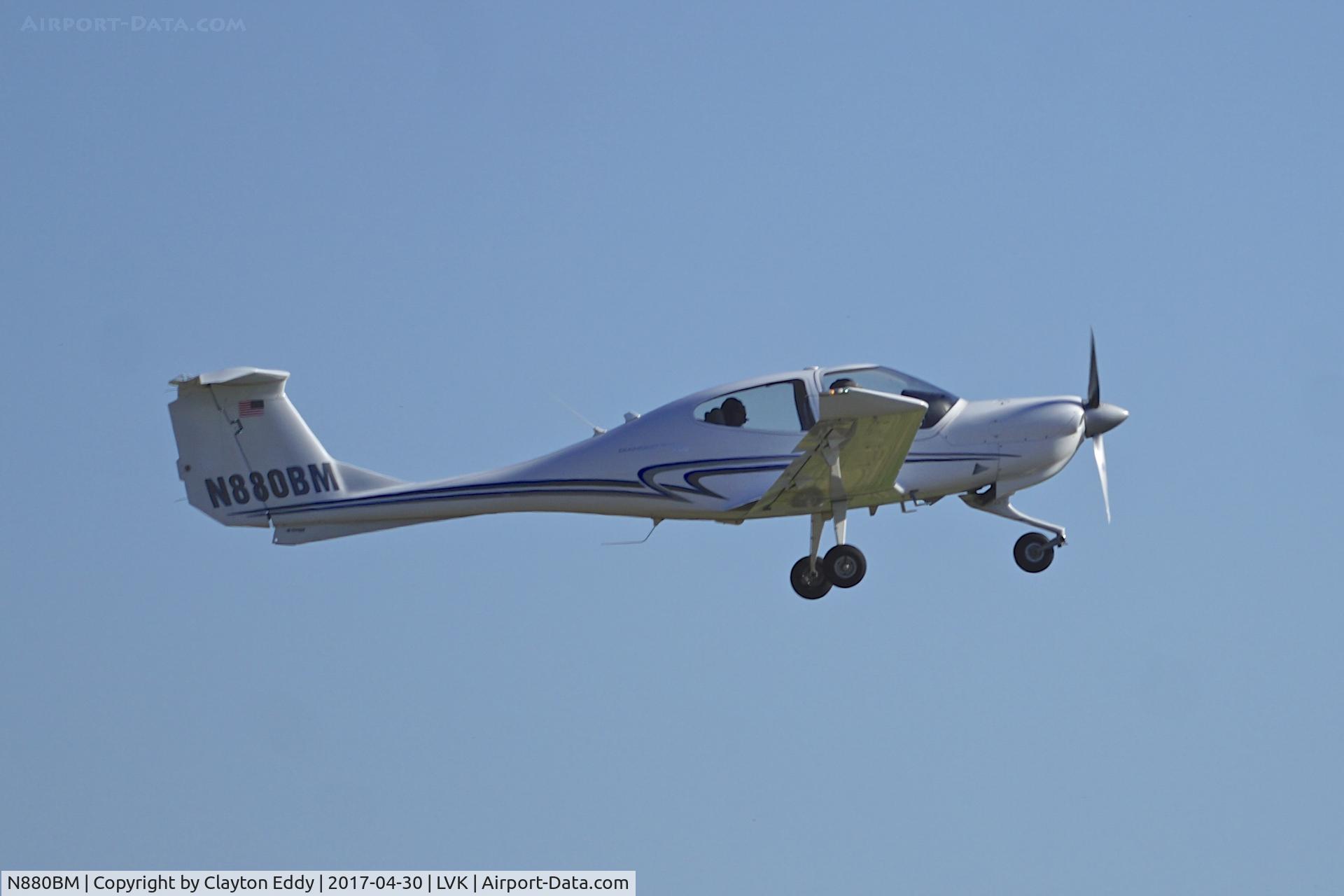 N880BM, 2007 Diamond DA-40 Diamond Star C/N 40.879, Livermore Airport California 2017