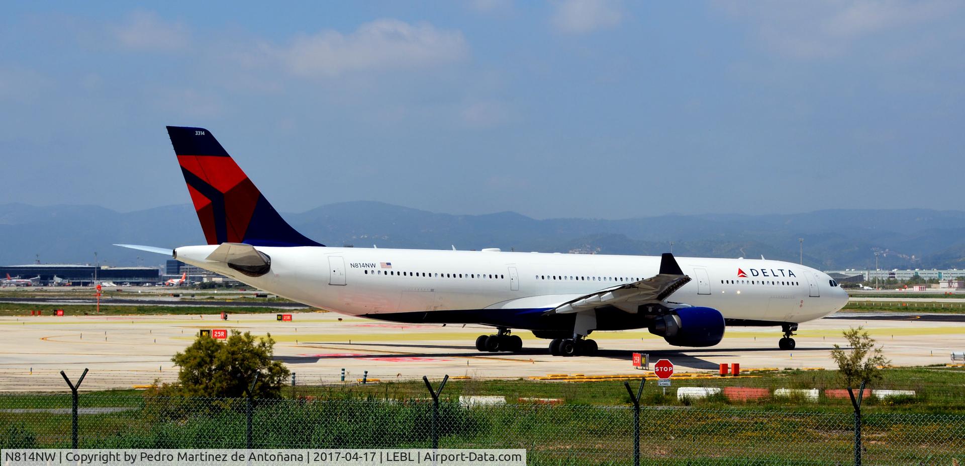 N814NW, 2006 Airbus A330-323 C/N 806, El Prat  -  Barcelona  -  España