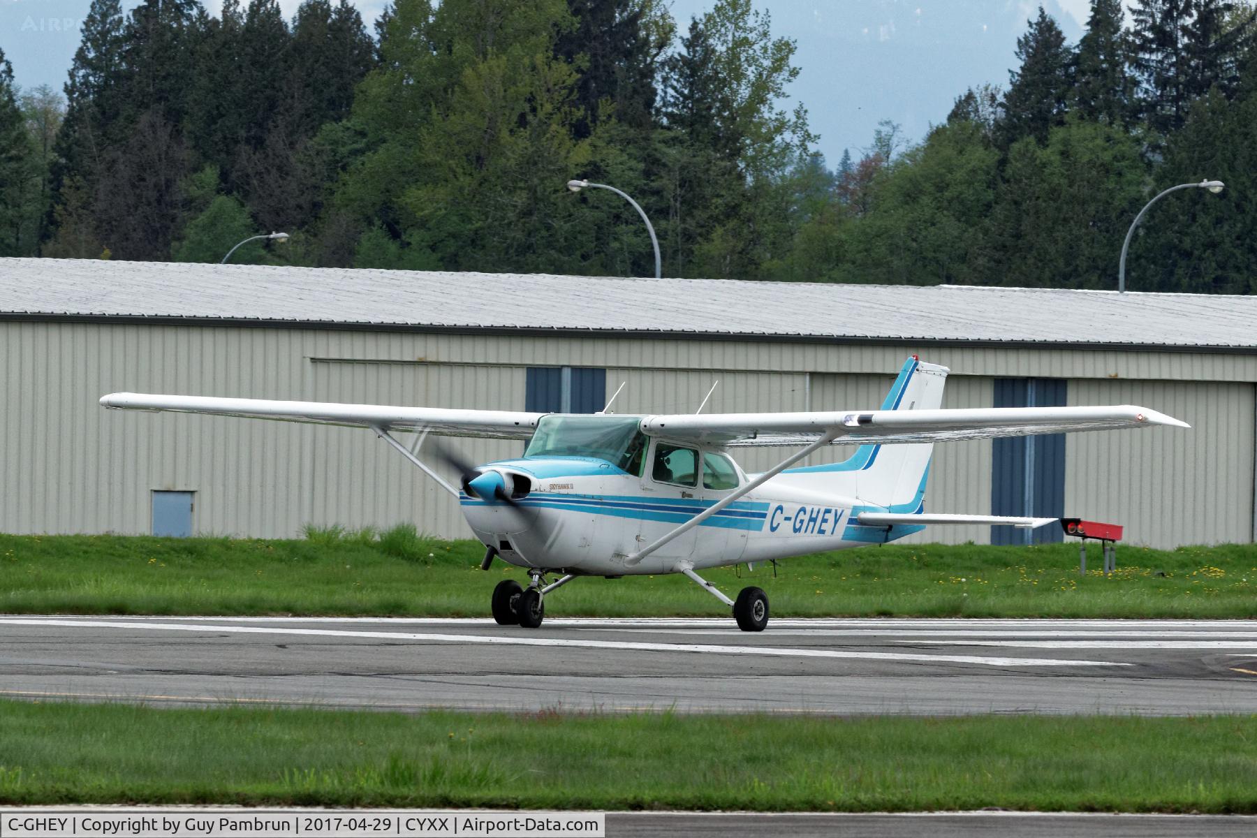 C-GHEY, 1982 Cessna 172P C/N 17275760, Landing