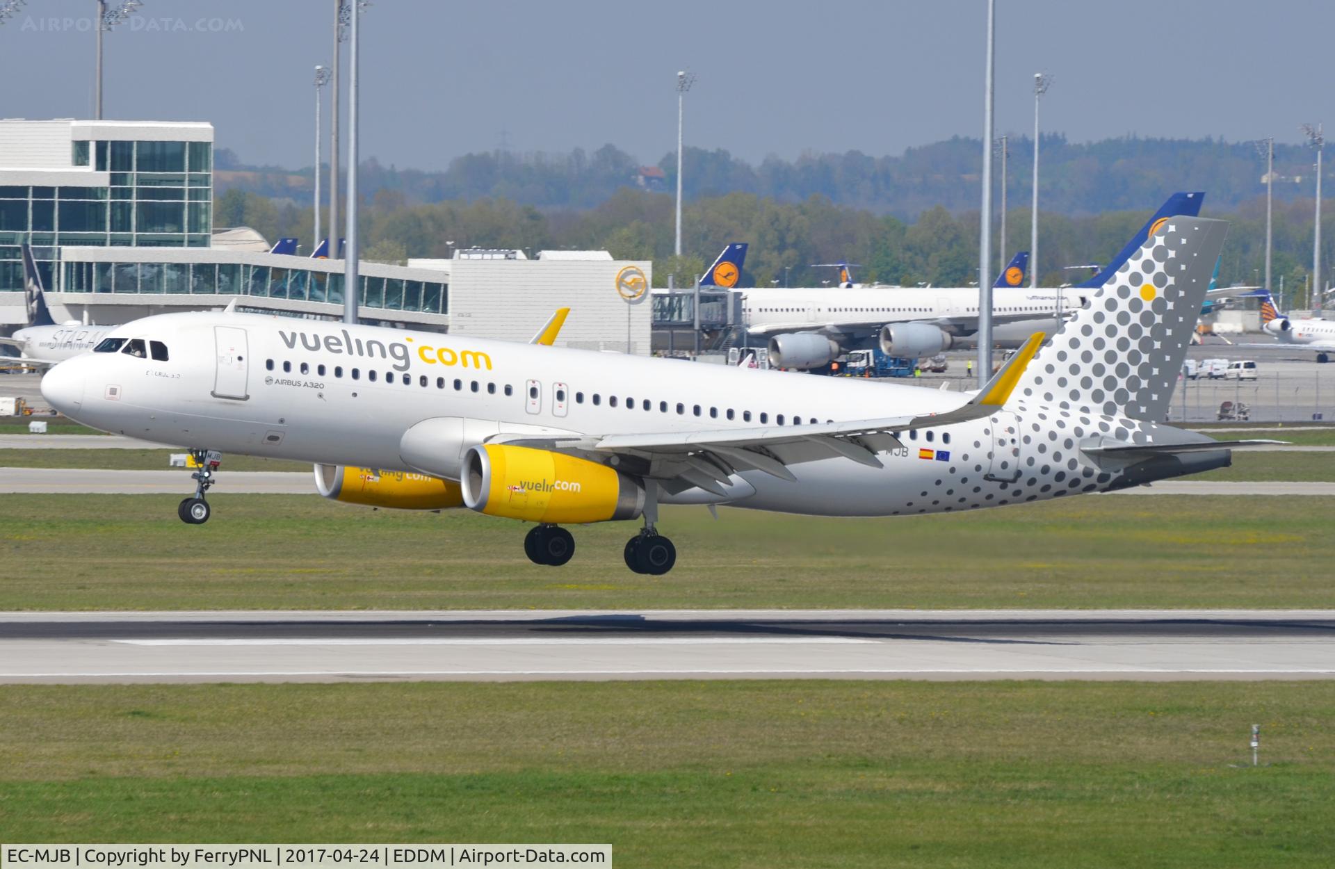 EC-MJB, 2015 Airbus A320-232 C/N 6883, Vueling A320