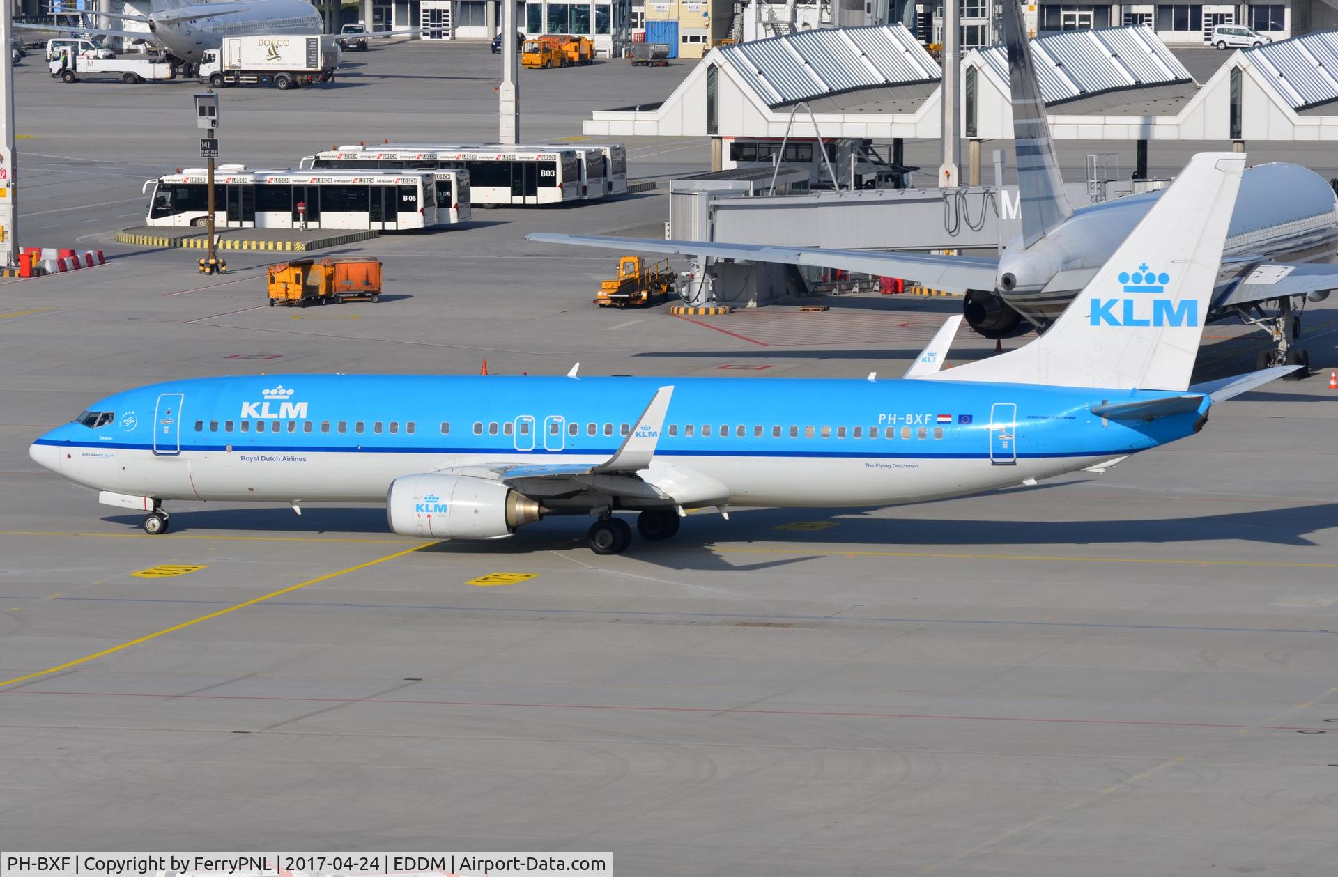 PH-BXF, 2000 Boeing 737-8K2 C/N 29596, KLM B738 taxying out.