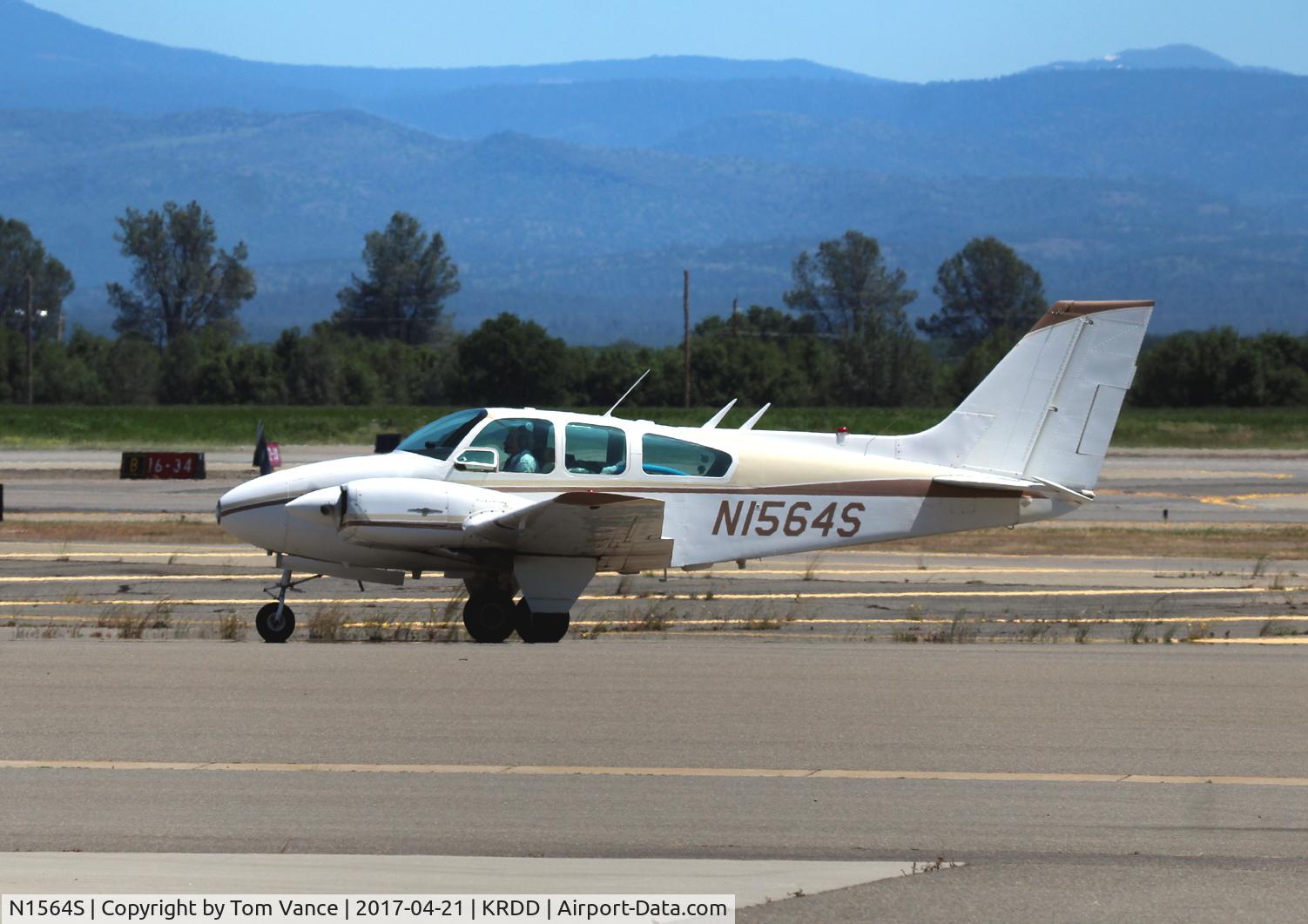 N1564S, 1962 Beech 95-A55 Baron C/N TC-313, on taxi at Redding, CA