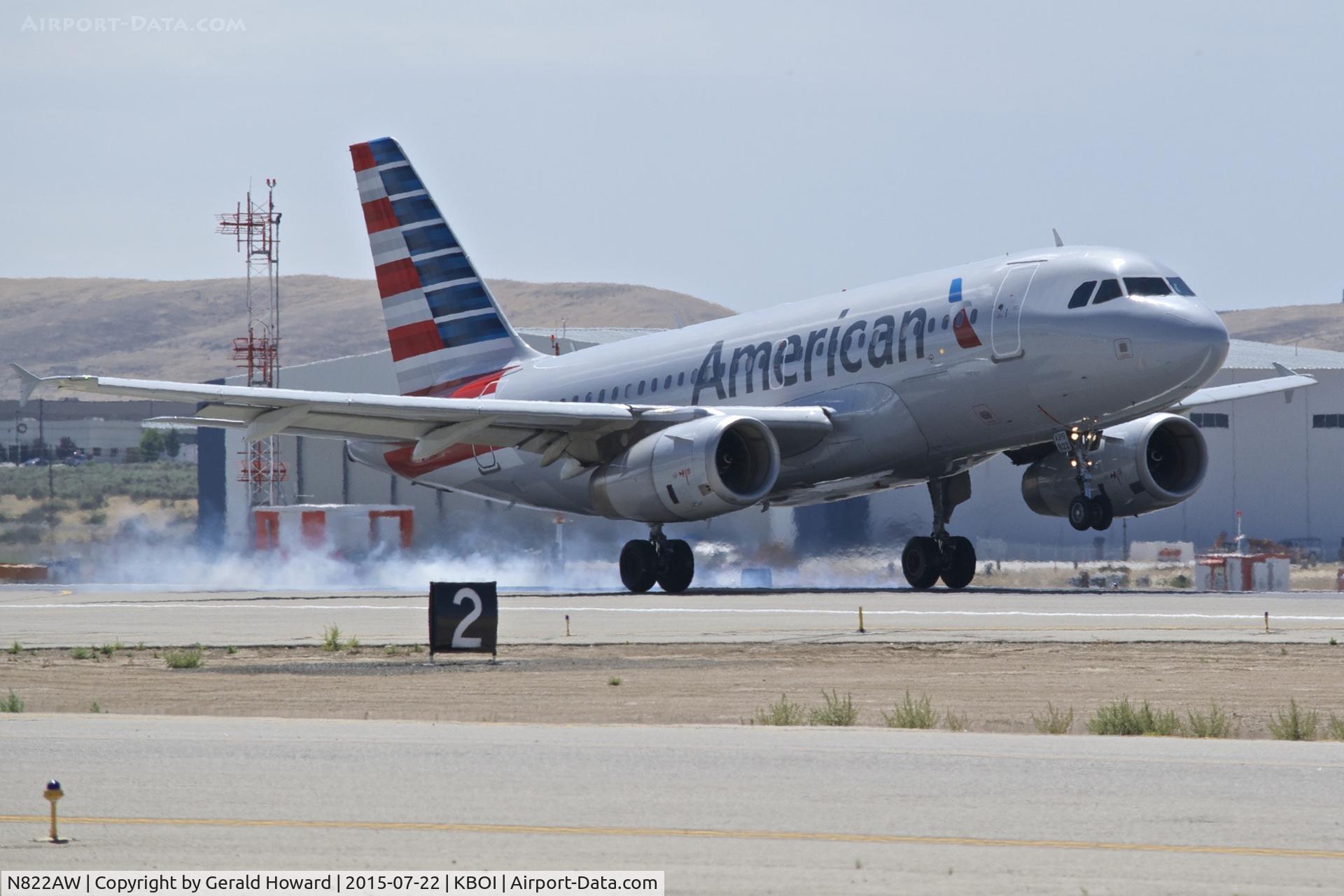 N822AW, 2000 Airbus A319-132 C/N 1410, Landing on RWY 28R.