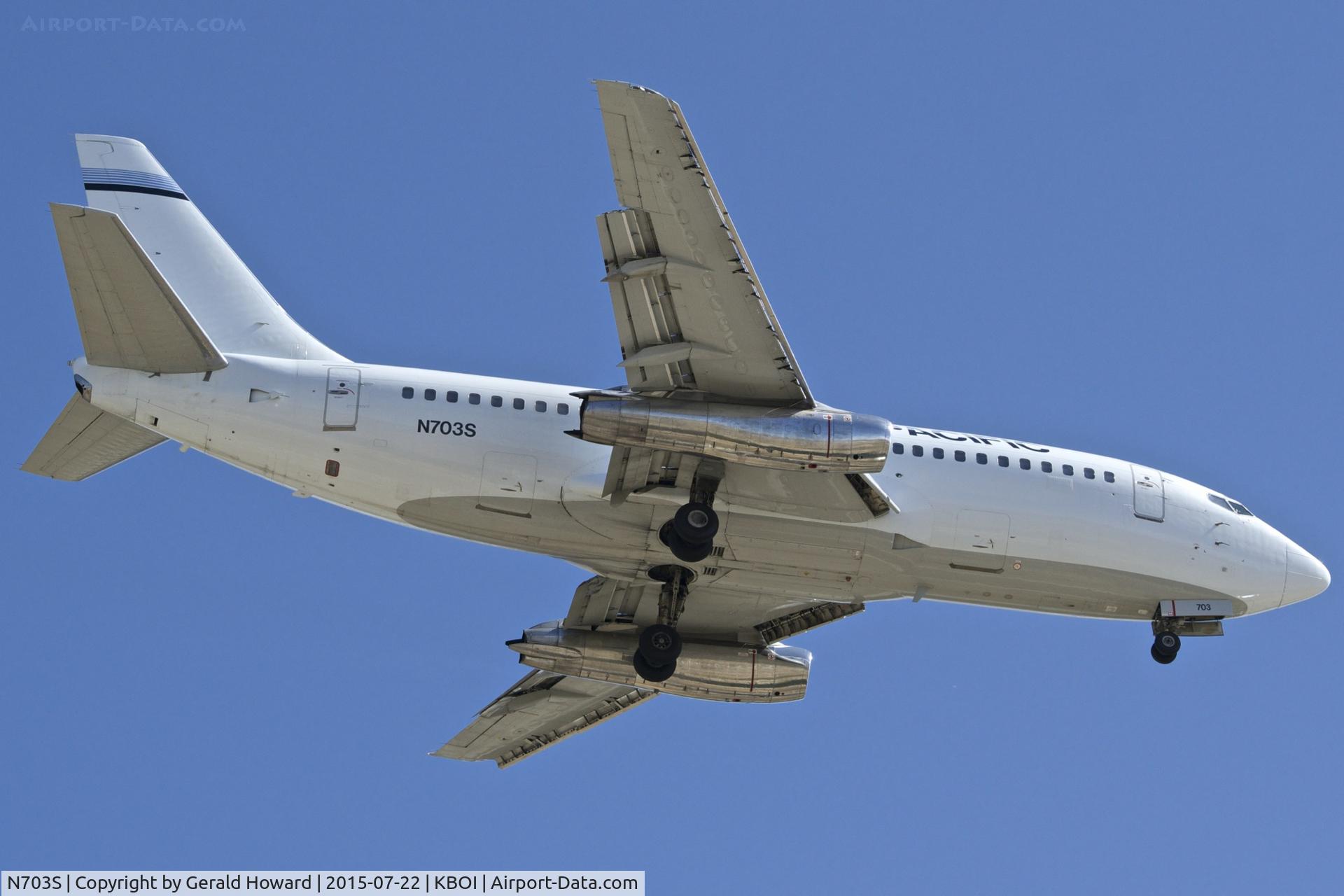 N703S, 1981 Boeing 737-2T4 C/N 22529, Landing RWY 10L.