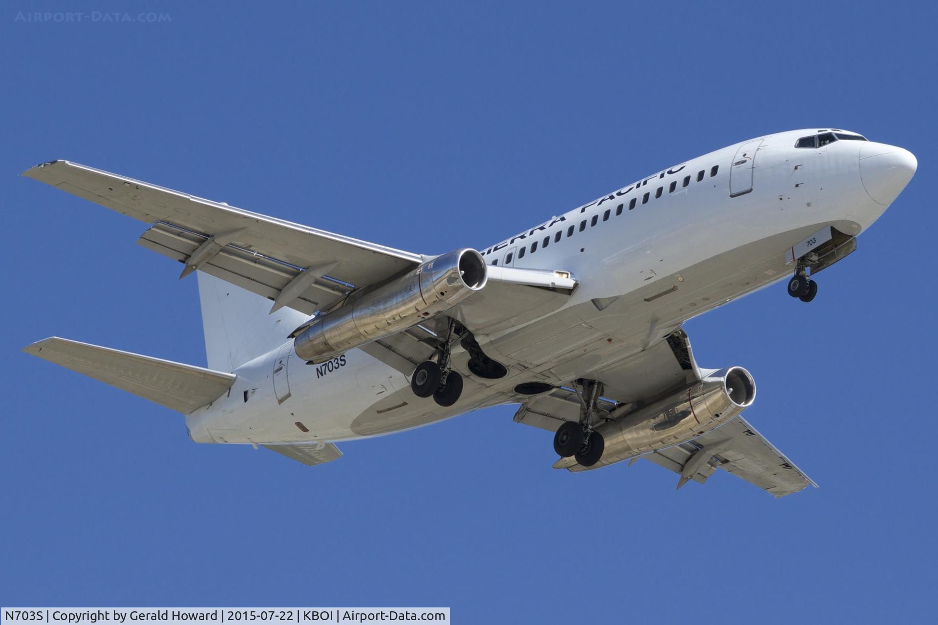 N703S, 1981 Boeing 737-2T4 C/N 22529, On approach for RWY 10L.