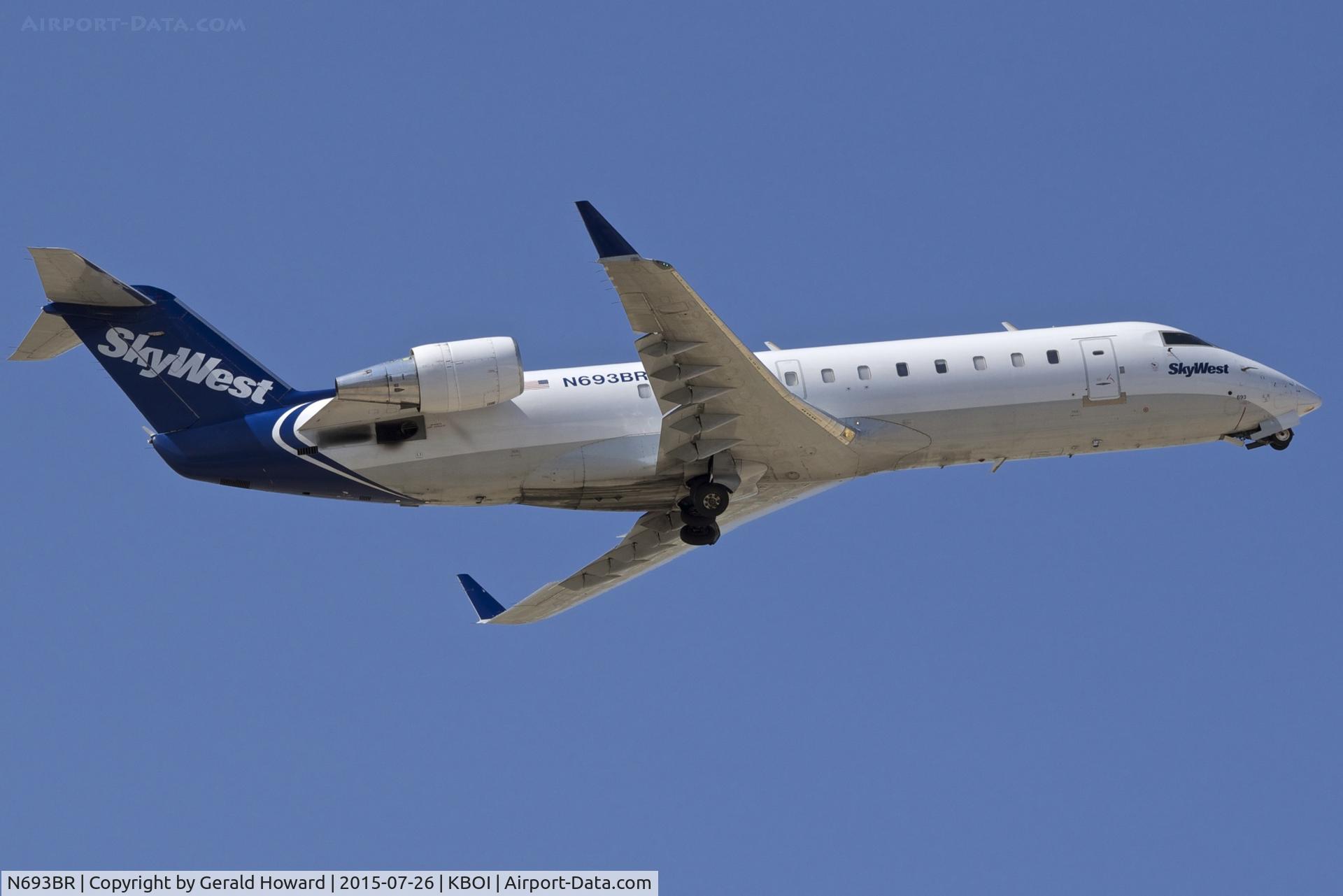N693BR, 2003 Bombardier CRJ-200ER (CL-600-2B19) C/N 7761, Departing RWY 28R.