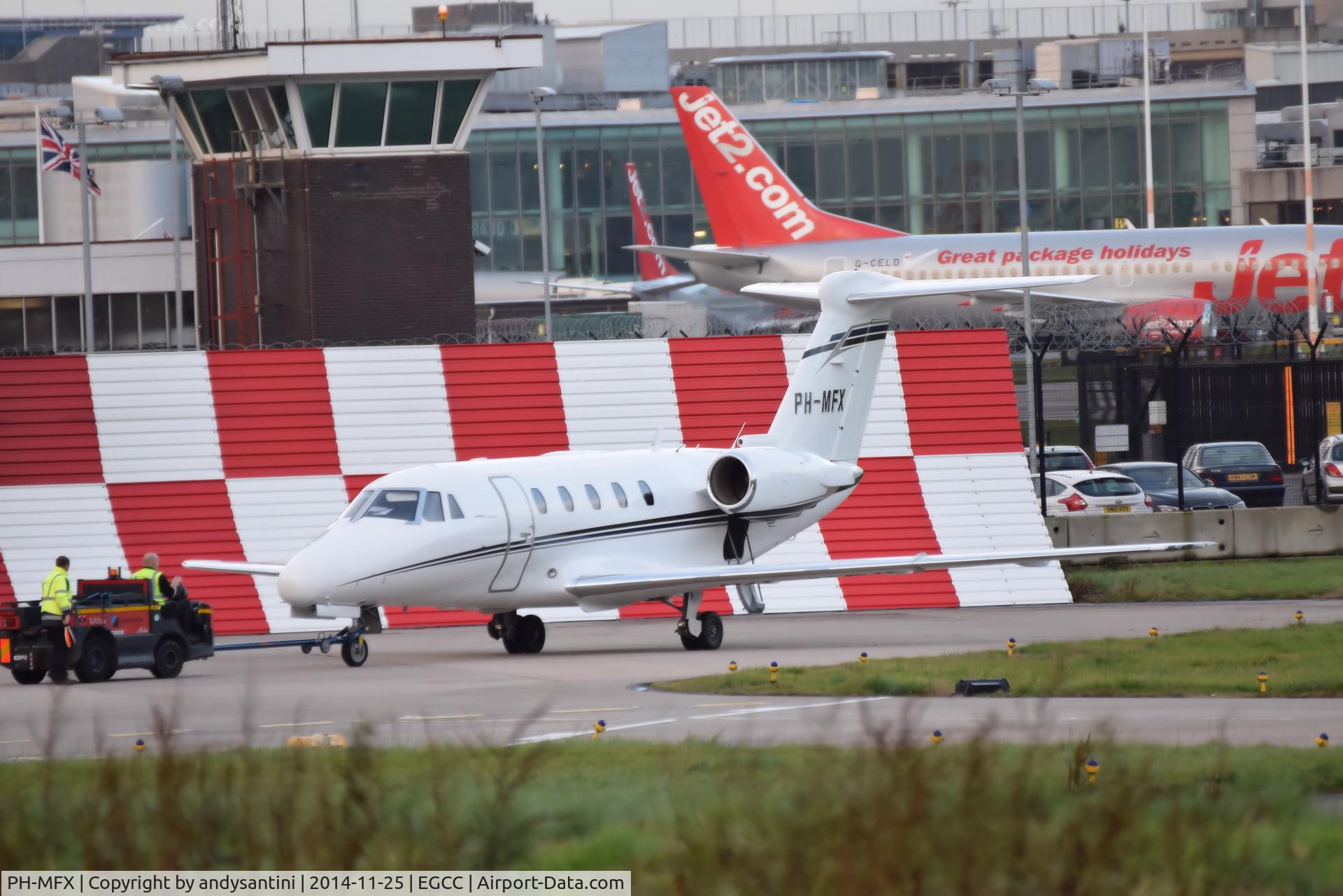 PH-MFX, 1994 Cessna 650 Citation VI C/N 650-0240, PH-MFX on the [FBO exc ramp]