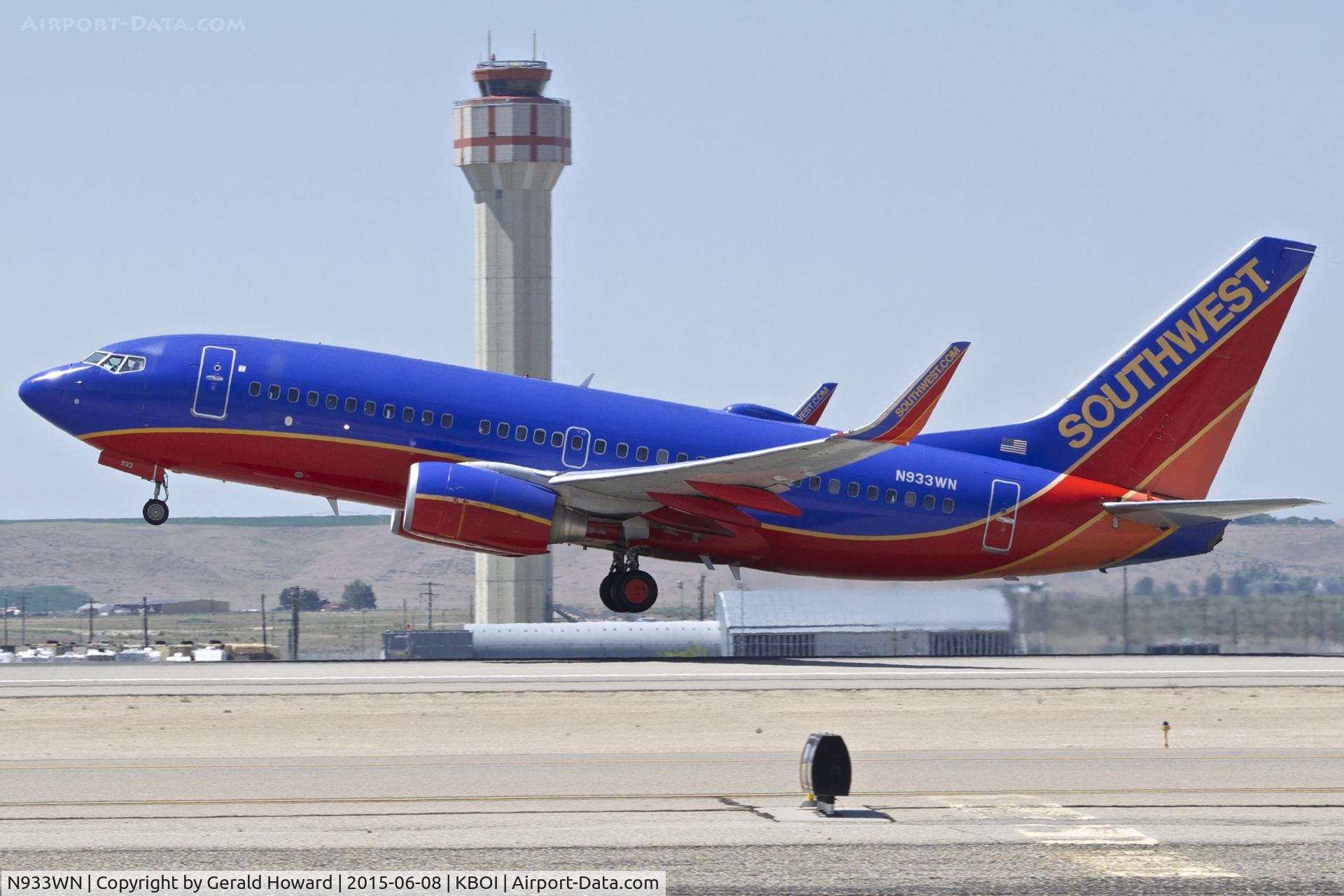 N933WN, 2009 Boeing 737-7H4 C/N 36640, Take off from RWY 10L.
