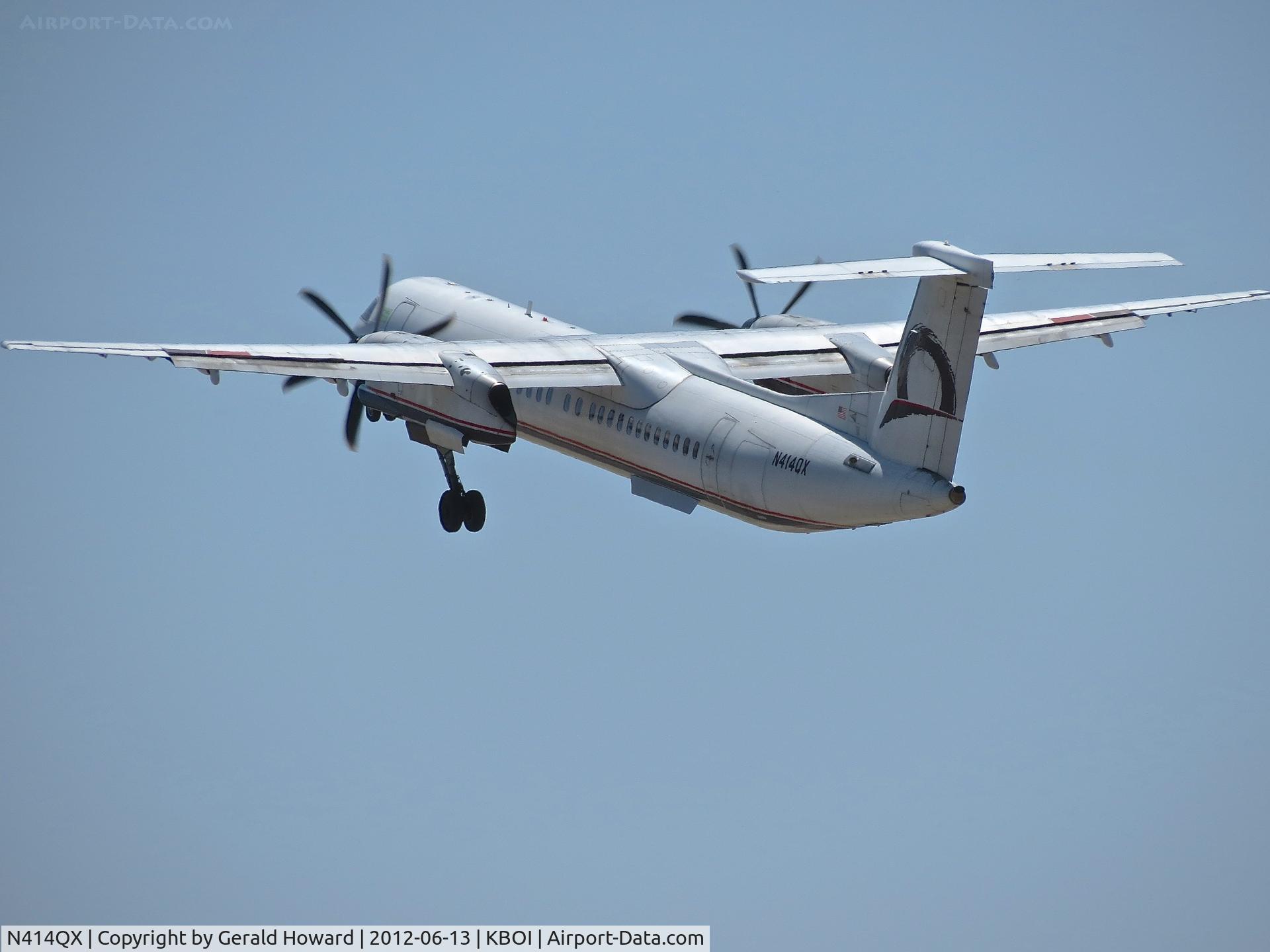 N414QX, 2002 Bombardier DHC-8-402 Dash 8 C/N 4061, Climb out from RWY 10L.