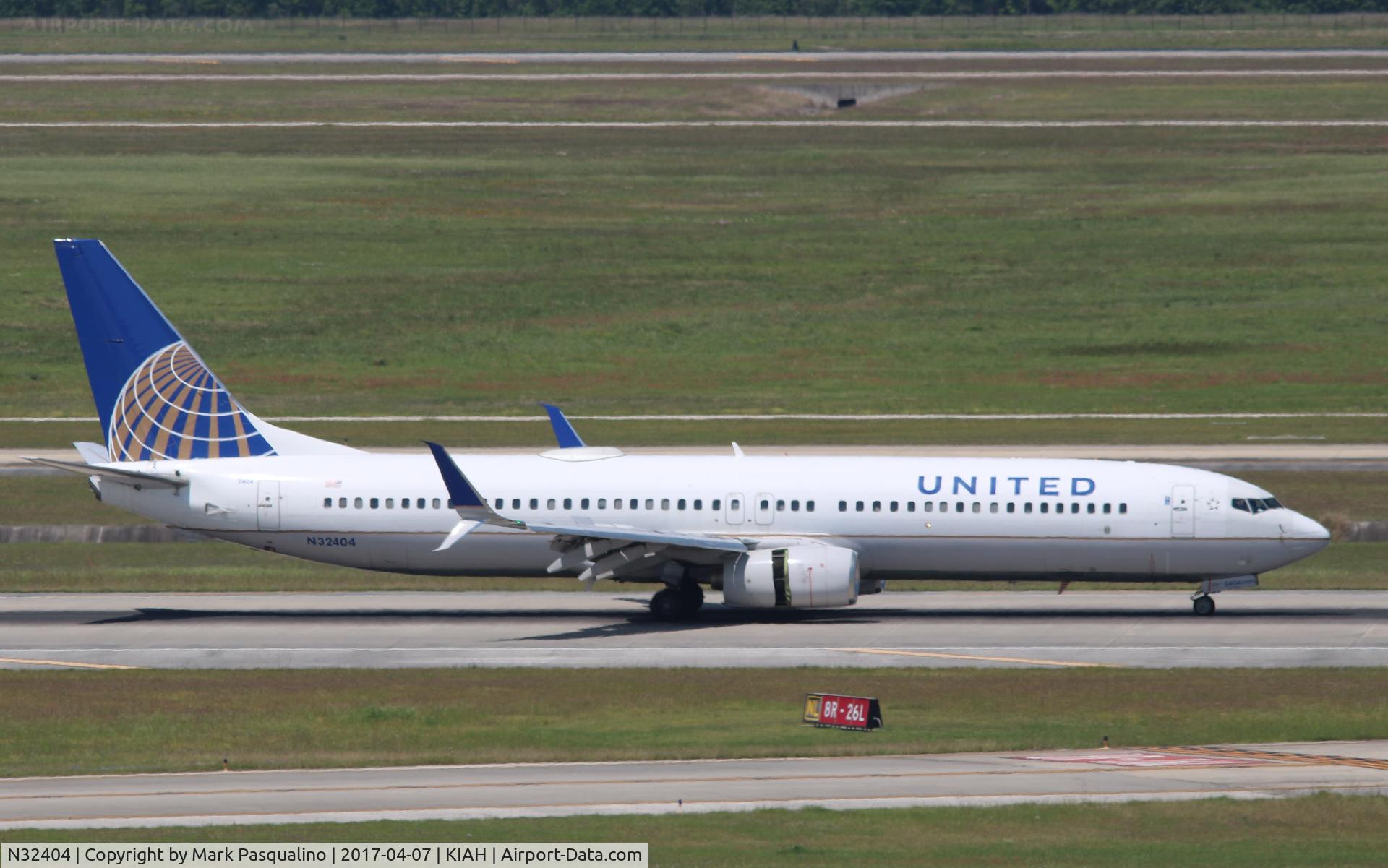 N32404, 2001 Boeing 737-924 C/N 30121, Boeing 737-900