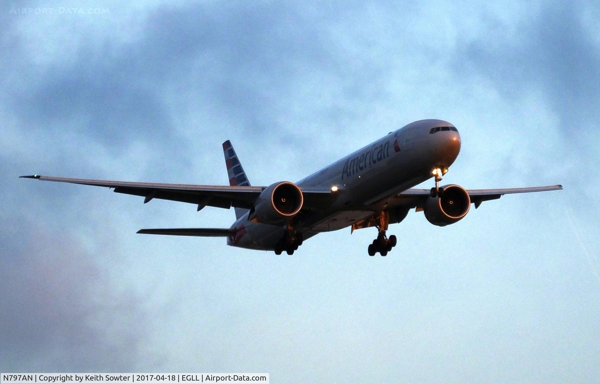 N797AN, 2001 Boeing 777-223 C/N 30012, Short finals to land 09L at Heathrow