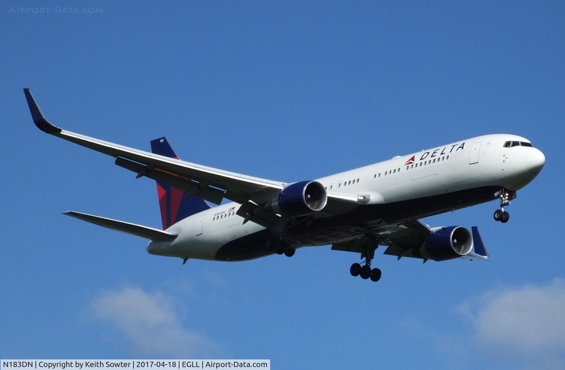 N183DN, 1993 Boeing 767-332 C/N 27110, Short finals to land 09L at Heathrow