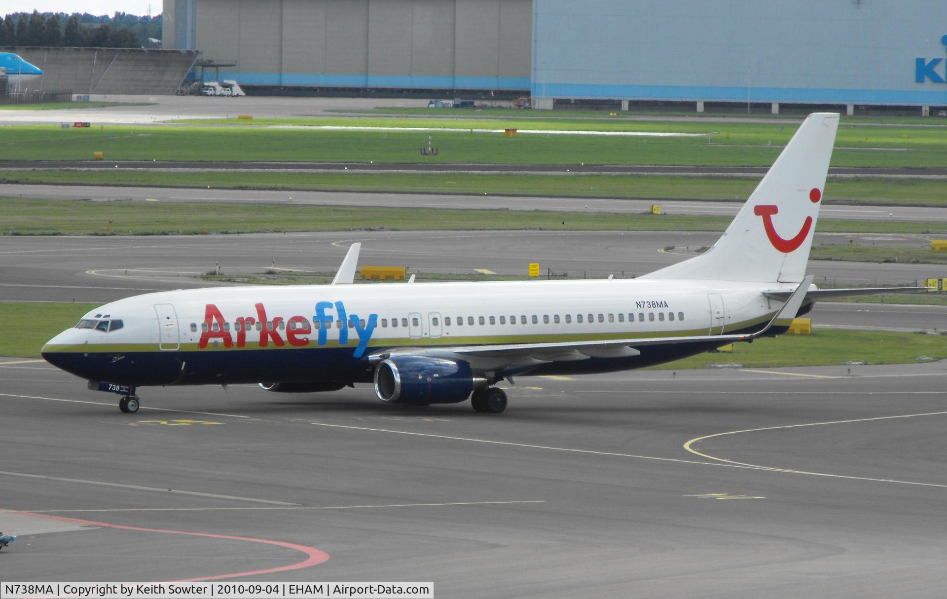 N738MA, 2004 Boeing 737-8Q8 C/N 32799, Taxying in