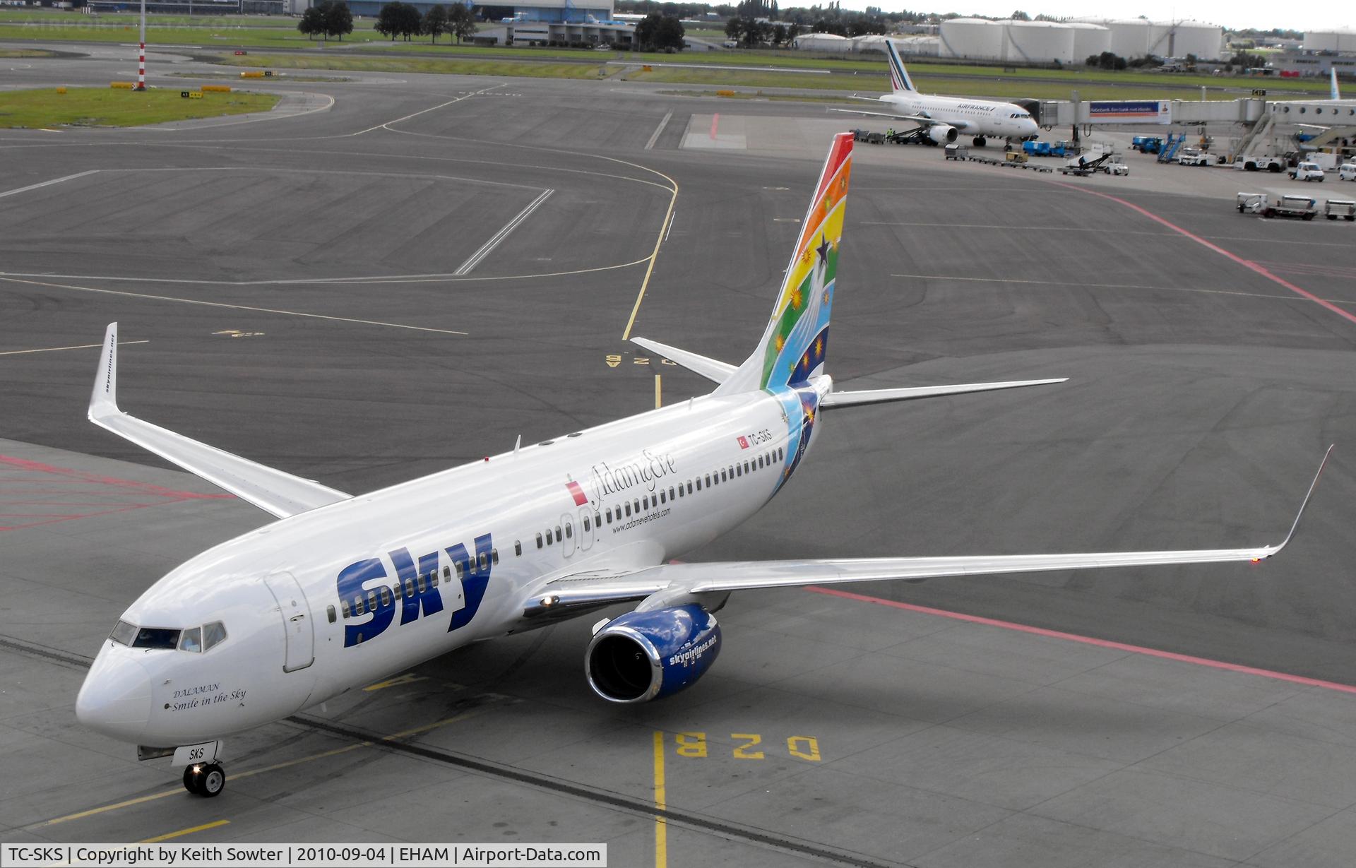 TC-SKS, 2001 Boeing 737-83N C/N 32348, Taxying in