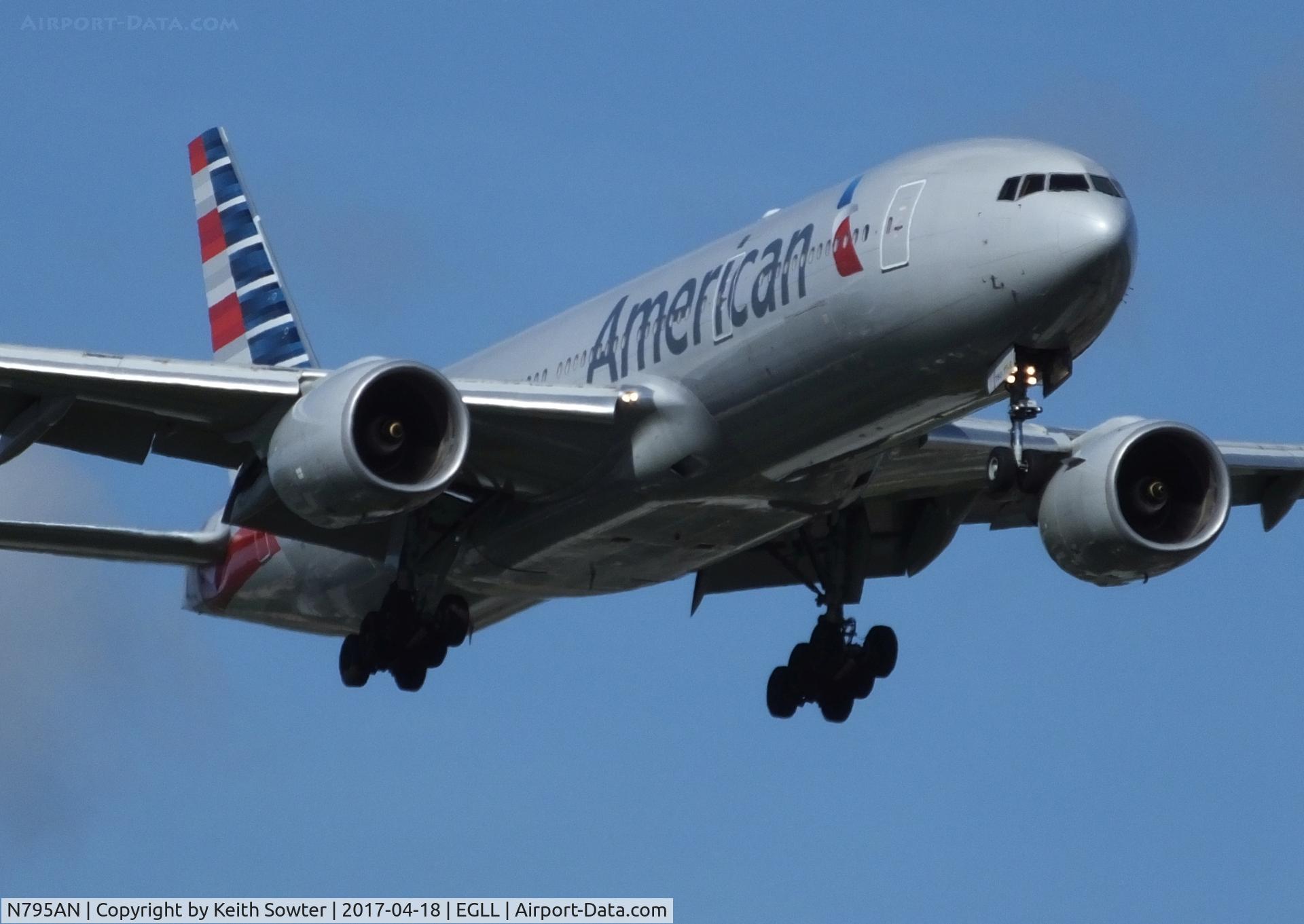 N795AN, 2000 Boeing 777-223 C/N 30257, Short finals to land on runway 09L at Heathrow