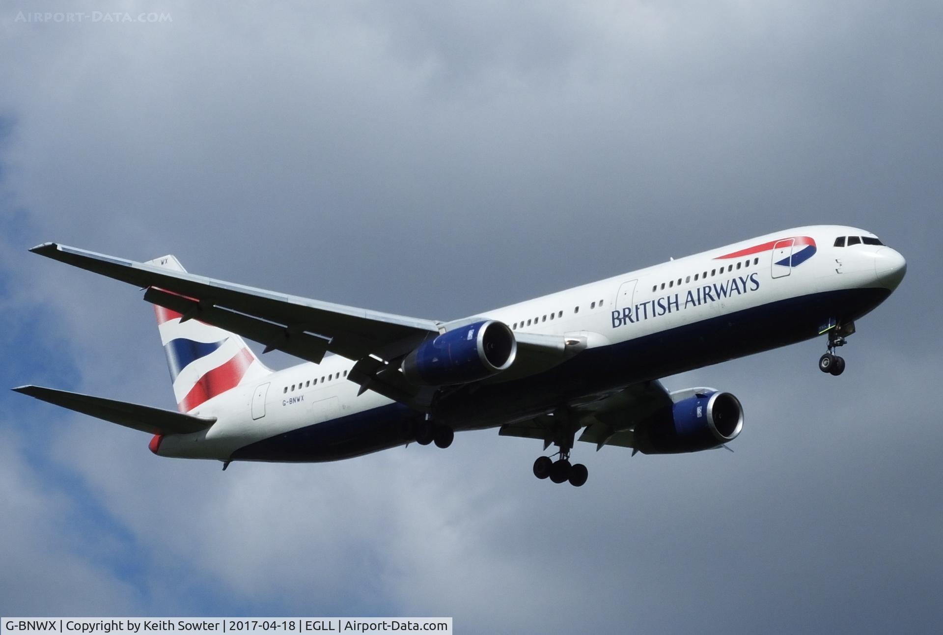 G-BNWX, 1994 Boeing 767-336 C/N 25832, Short finals to land on runway 09L at Heathrow