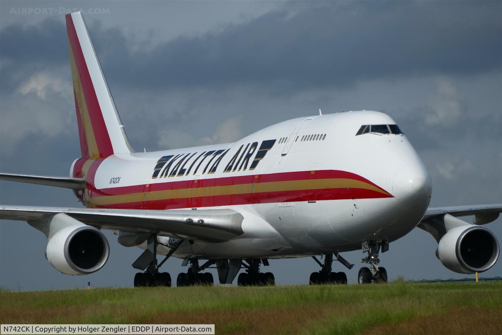 N742CK, 1990 Boeing 747-446 C/N 24424, Due to working in progress this Conny is crawling down twy W for transfer to apron 5.....