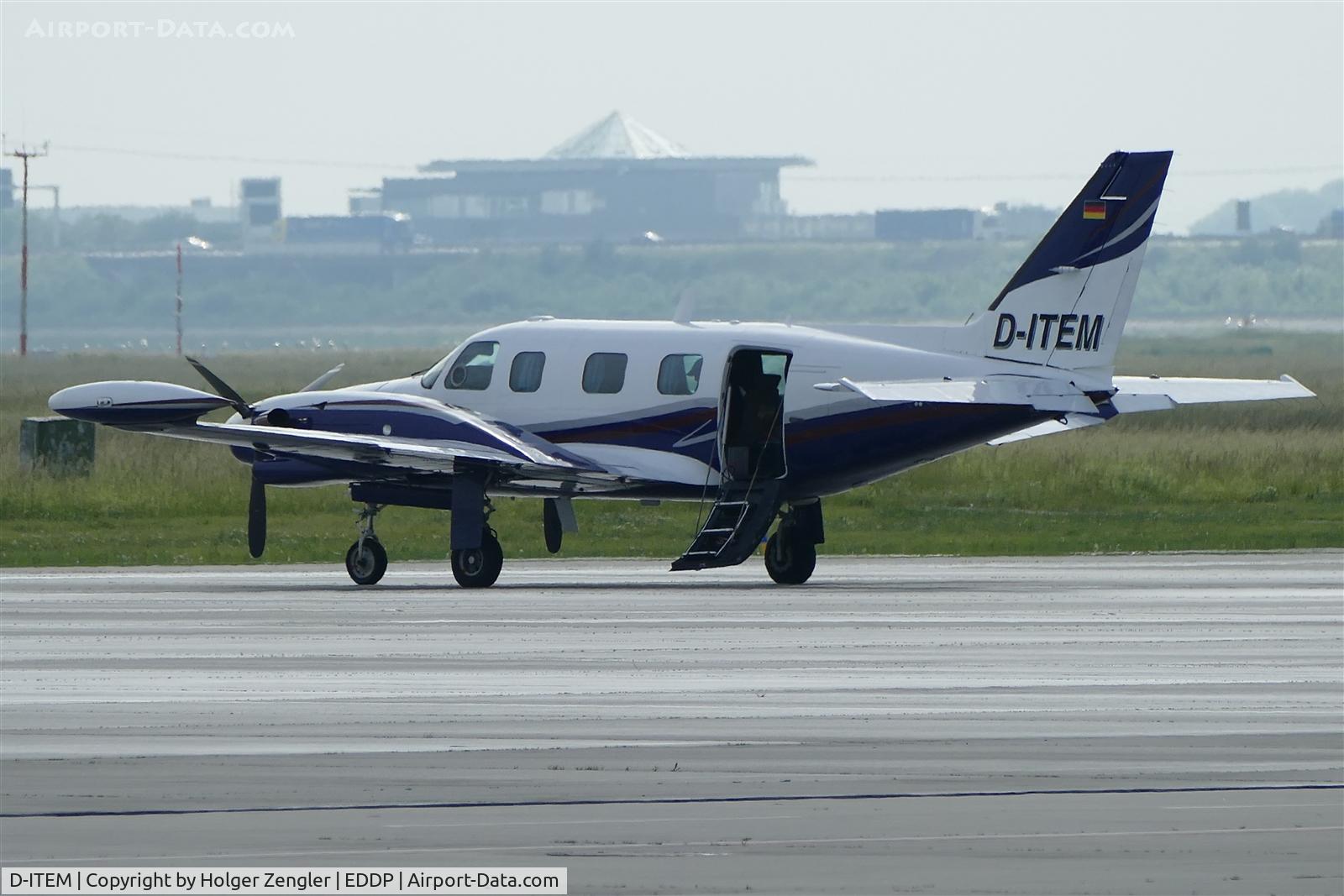 D-ITEM, 1984 Piper PA-31T2 Cheyenne IIXL C/N 31T-1166003, Waiting for a passenger?
