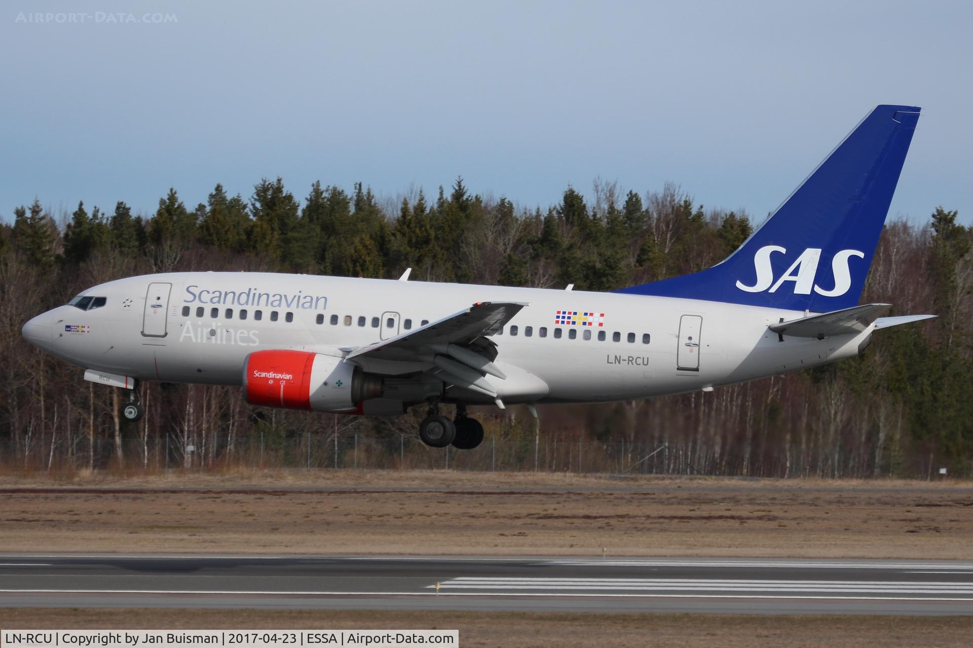 LN-RCU, 1999 Boeing 737-683 C/N 30190, SAS, landing rwy 26