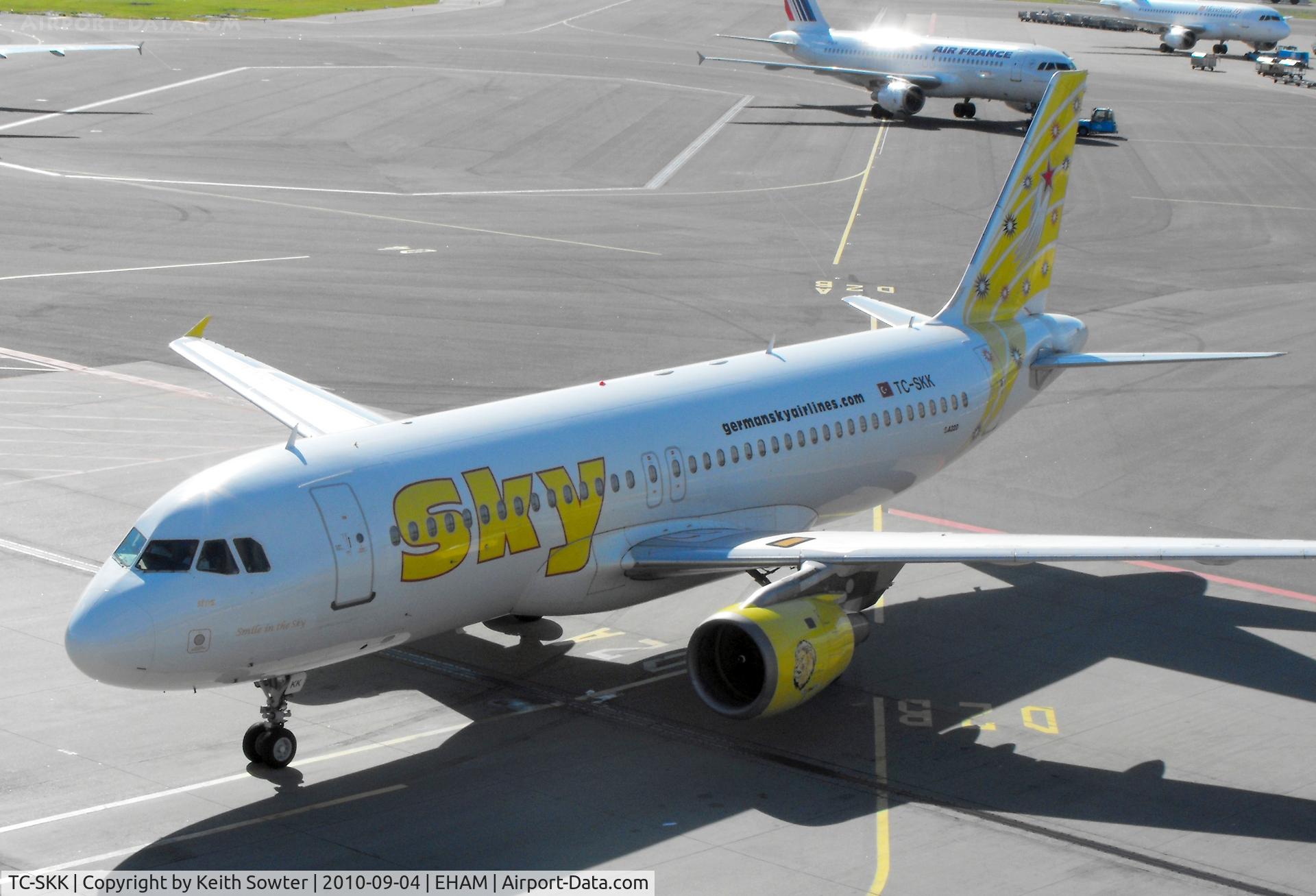 TC-SKK, 1990 Airbus A320-211 C/N 148, Taxying onto the stand