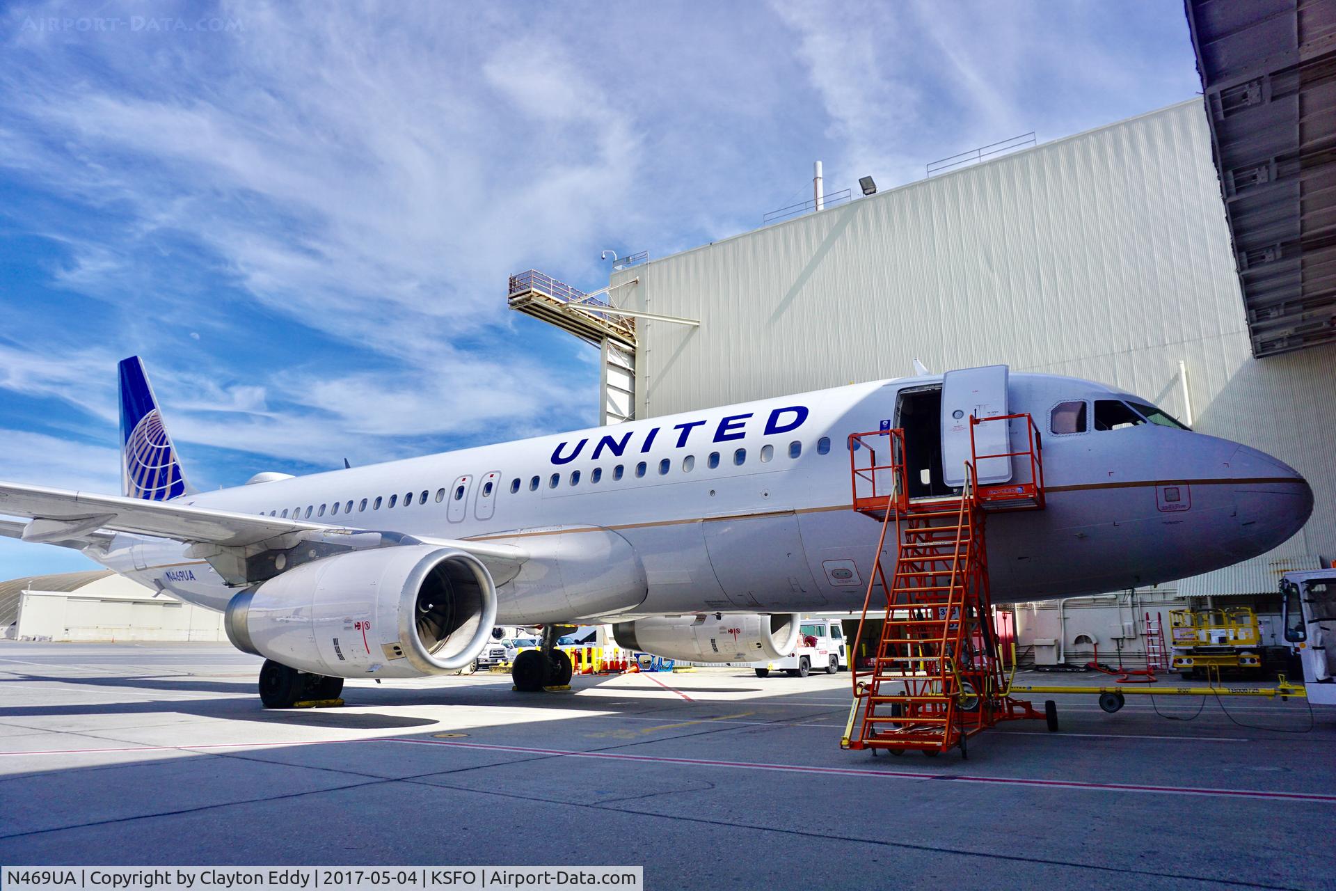 N469UA, 2001 Airbus A320-232 C/N 1409, SFO 2017.