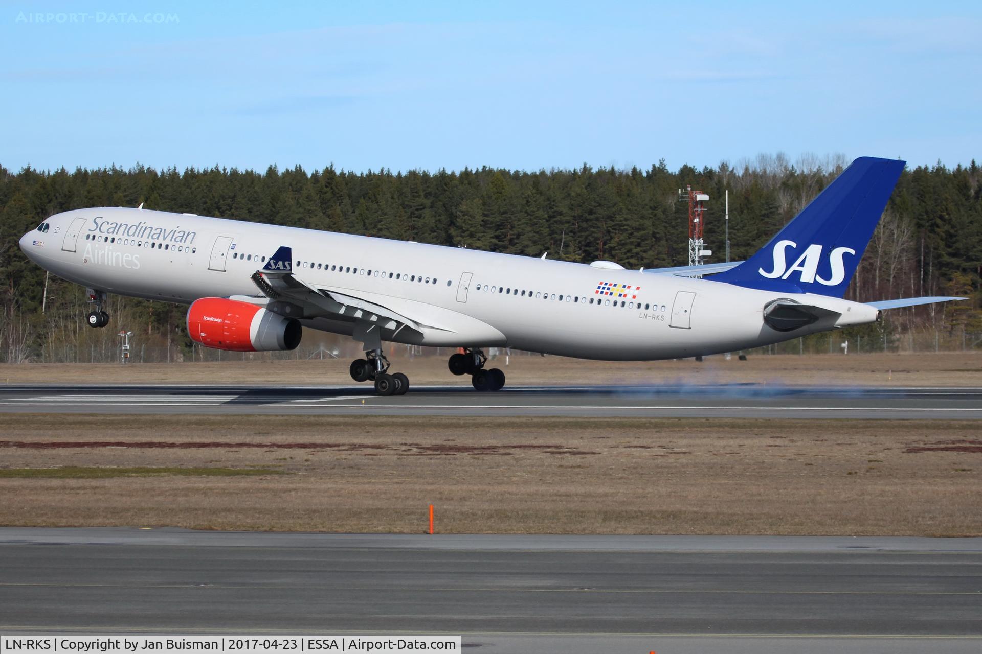 LN-RKS, 2015 Airbus A330-343E C/N 1665, SAS landing on rwy 26