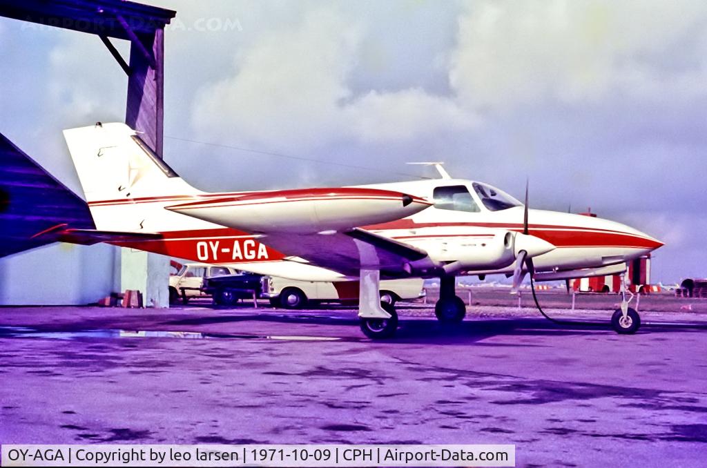 OY-AGA, 1968 Cessna 402 C/N 402-0237, Copenhagen 9.10.1971 in new paint