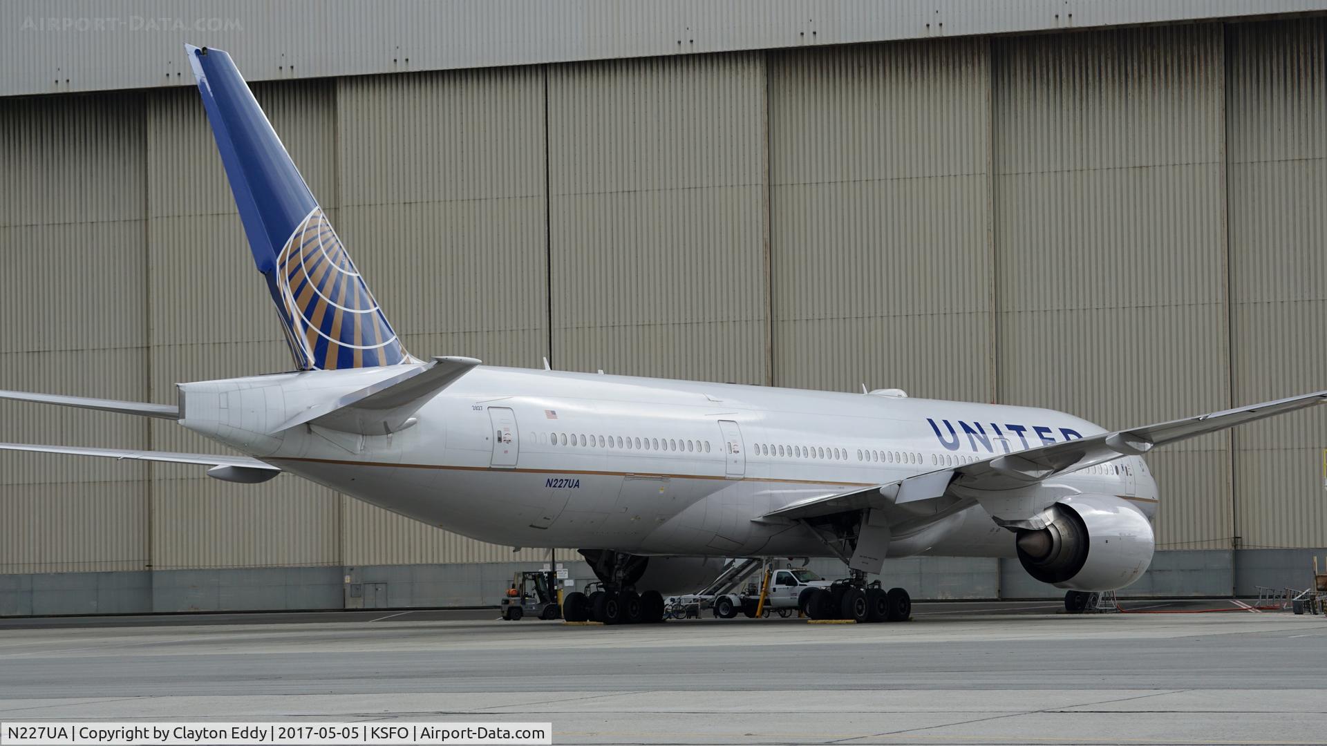N227UA, 2002 Boeing 777-222 C/N 30555, SFO 2017