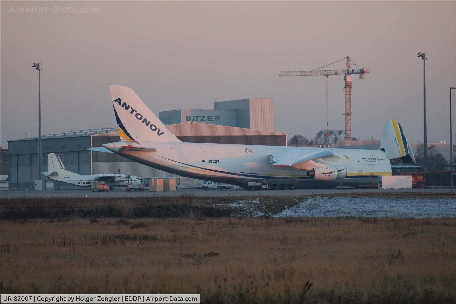 UR-82007, 1988 Antonov An-124-100 Ruslan C/N 19530501005, View on apron 2....