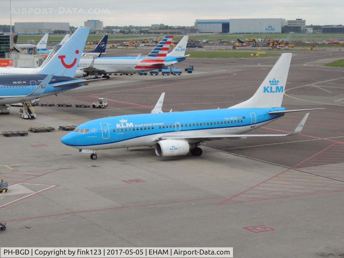 PH-BGD, 2008 Boeing 737-7K2 C/N 30366, KLM PARKING AT THE GATE