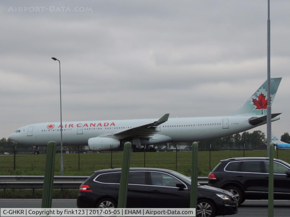 C-GHKR, 2001 Airbus A330-343 C/N 0400, AIR CANADA 330 TAXING TO 36C