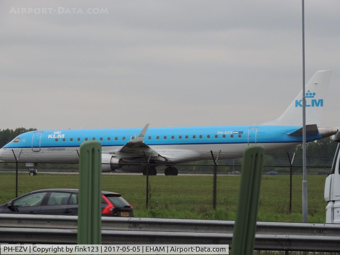 PH-EZV, 2012 Embraer 190LR (ERJ-190-100LR) C/N 19000528, KLM EMBREAR TAXING TO RUNWAY 36C
