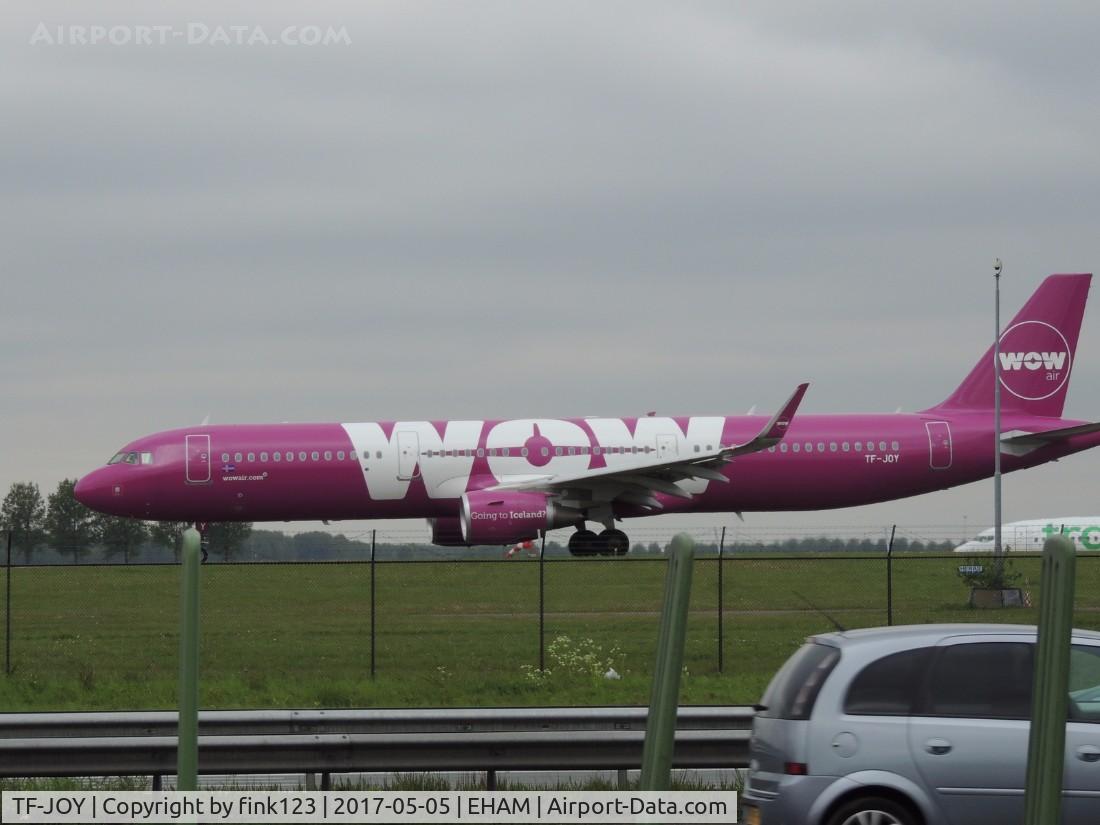 TF-JOY, 2016 Airbus A321-211 C/N 7433, WOW AIR A321 TAXING TO RUNWAY 36C