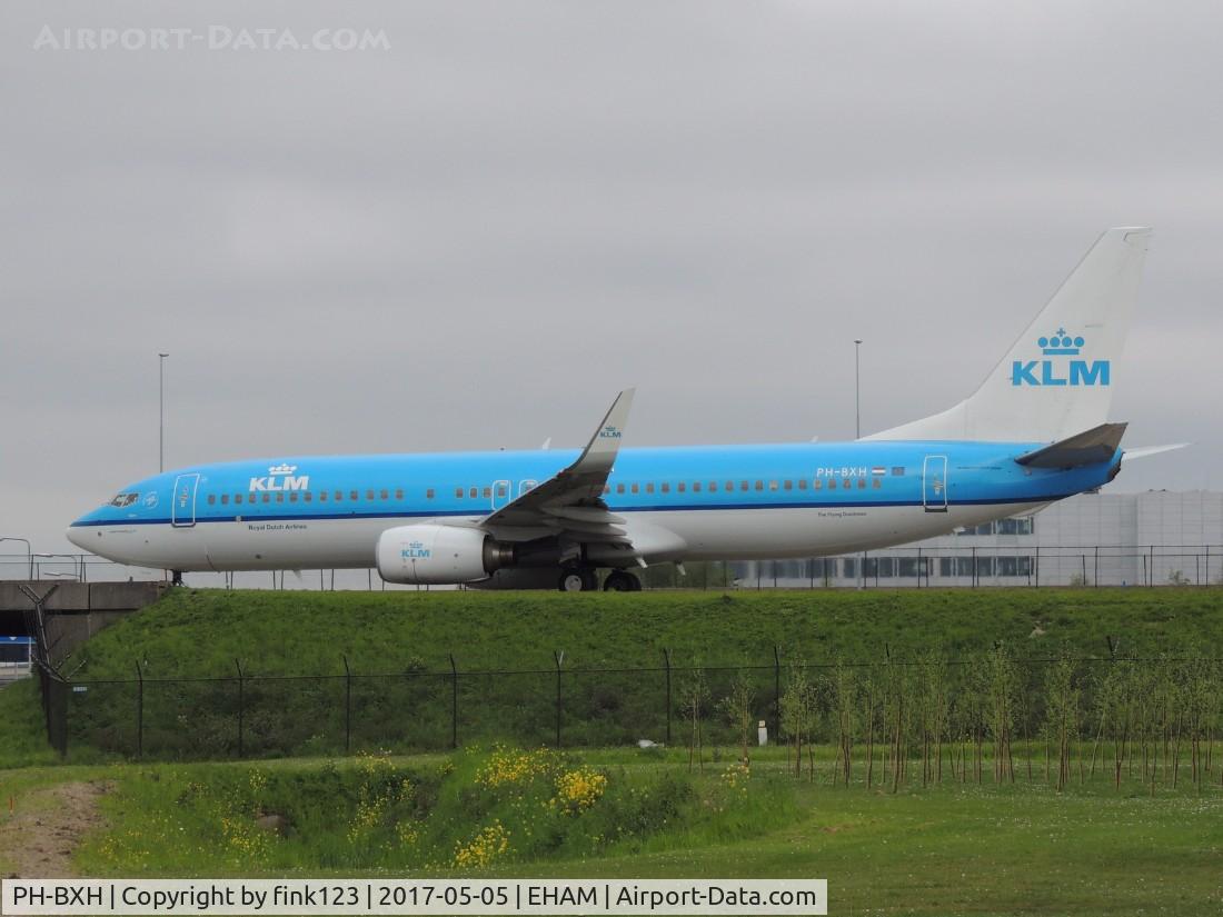 PH-BXH, 2000 Boeing 737-8K2 C/N 29597, KLM 737 ROLLING OVER QUEBEC