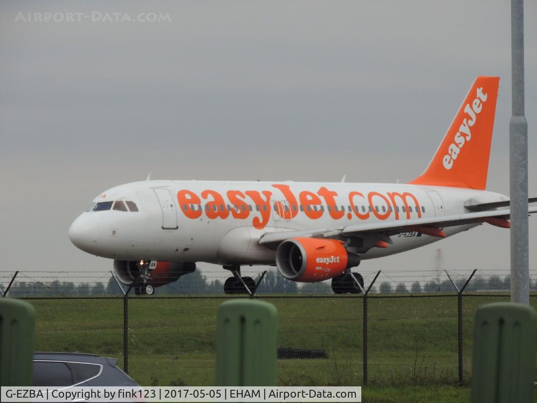 G-EZBA, 2006 Airbus A319-111 C/N 2860, EASYJET A319 TAXING TO 36C