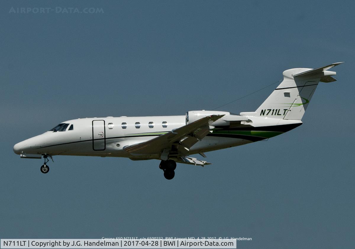 N711LT, 2000 Cessna 650 C/N 650-0232, On final.